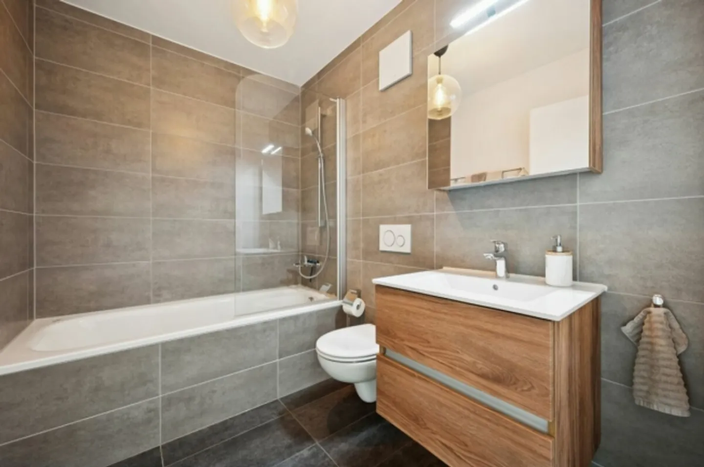 Modernes 5.5-Zimmer-Reihenmittelhaus in Seenähe - Ihr neues Zuhause in Sugiez - Foto 9 von 13