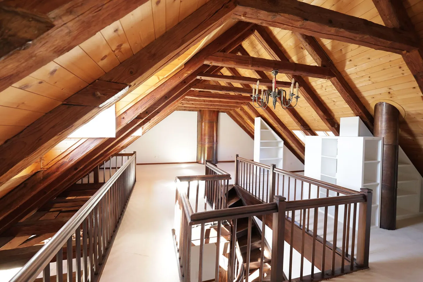 Ampio appartamento di 4 stanze all'ultimo piano di un edificio storico - Foto 8 di 13