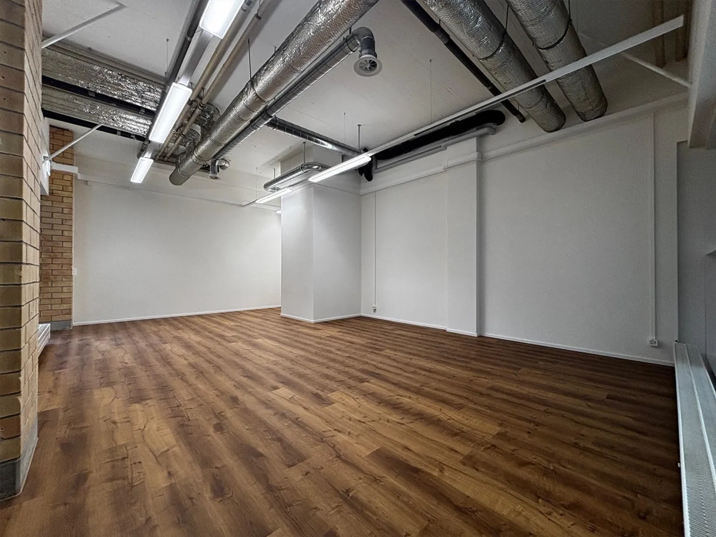 Spazio commerciale in posizione privilegiata a Cham - Foto 3 di 5