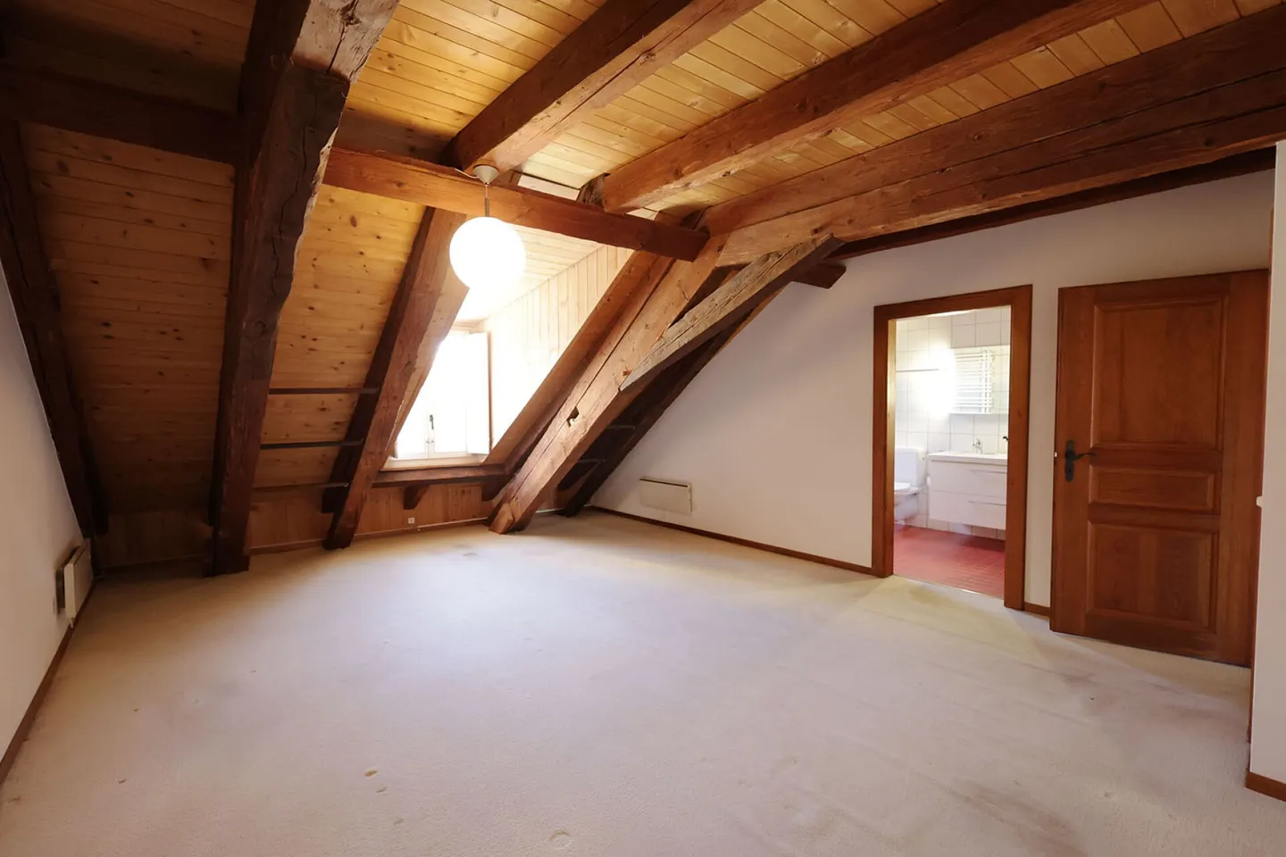 Ampio appartamento di 4 stanze all'ultimo piano di un edificio storico - Foto 13 di 13
