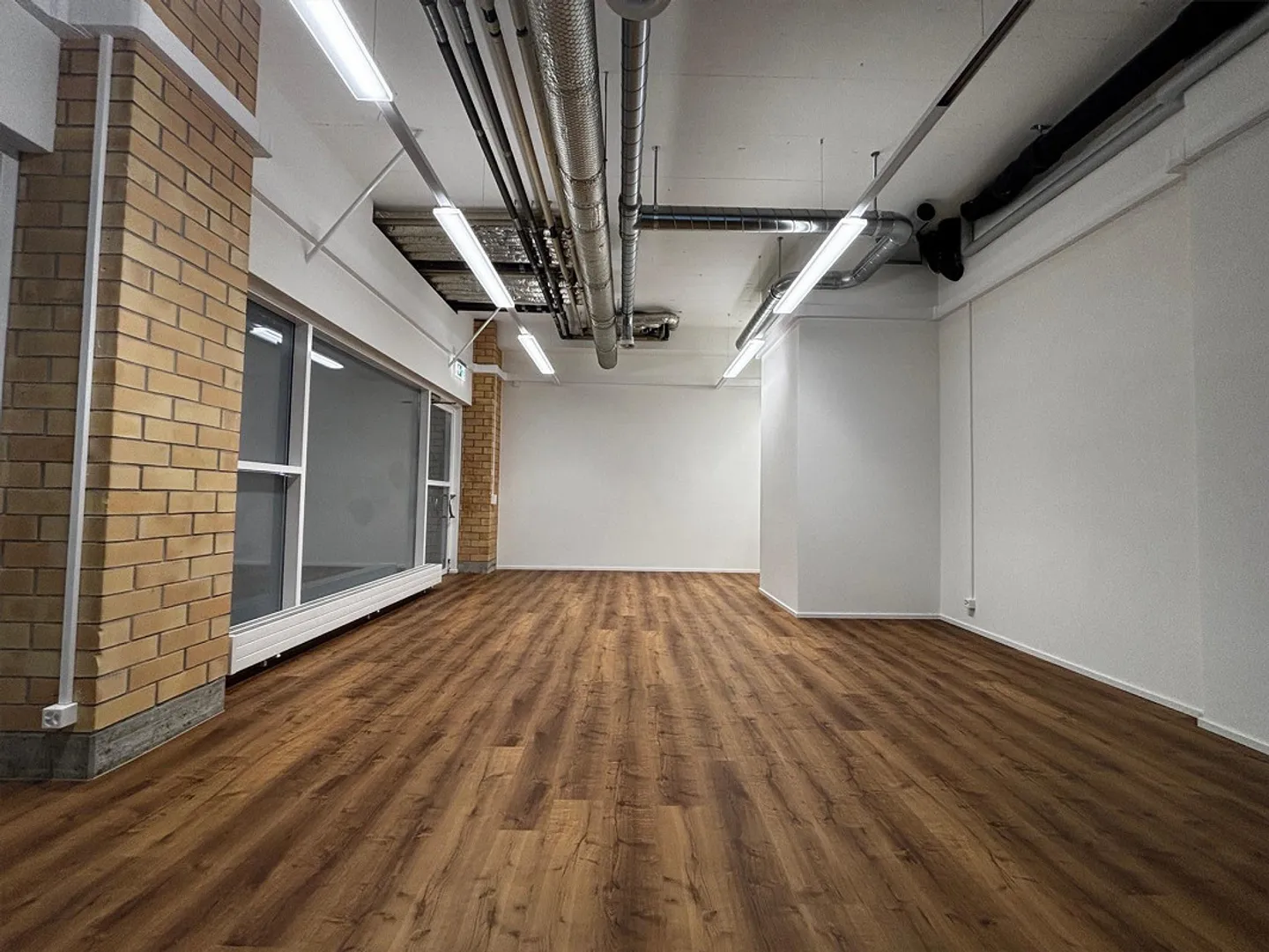 Spazio commerciale in posizione privilegiata a Cham - Foto 4 di 5