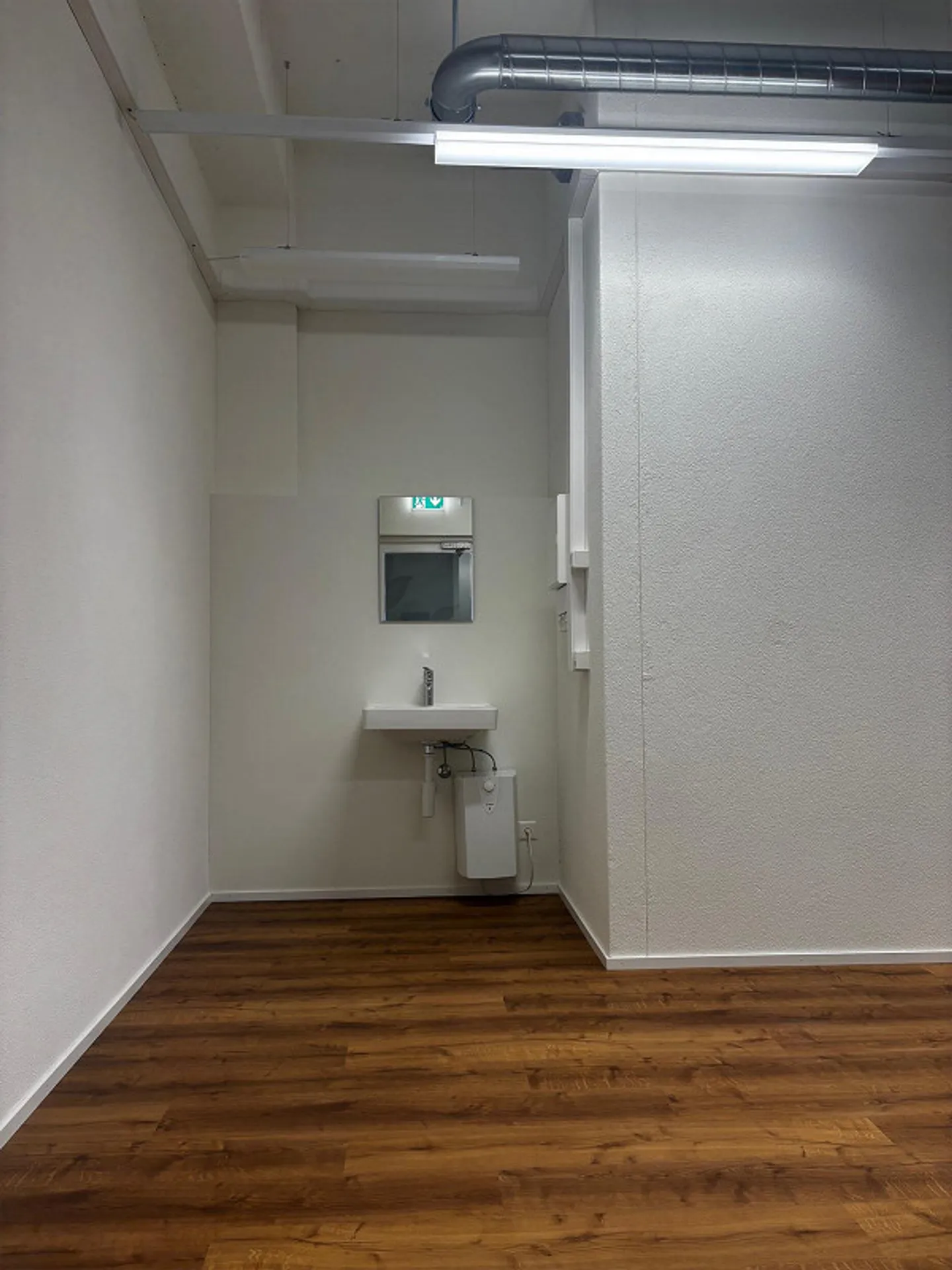 Spazio commerciale in posizione privilegiata a Cham - Foto 5 di 5