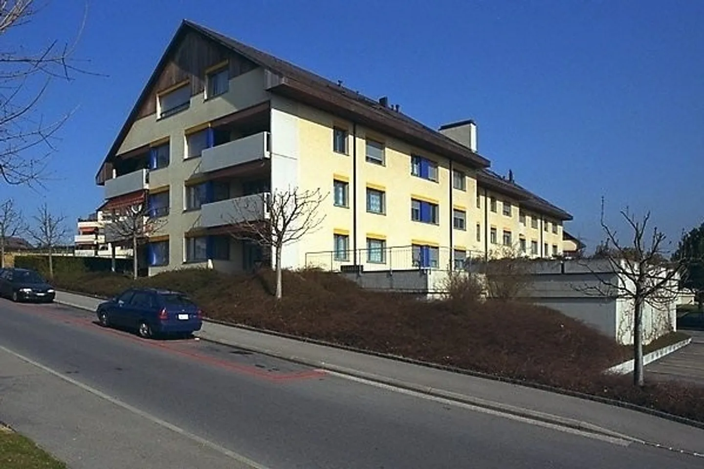 Indoor parking space for rent in Bussigny - Photo 1 of 2