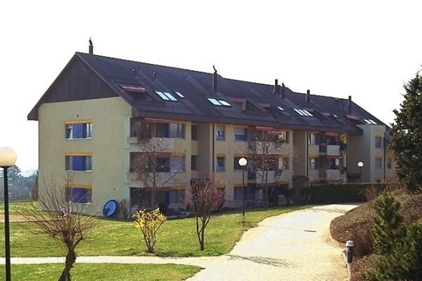 Indoor parking space for rent in Bussigny - Photo 2 of 2