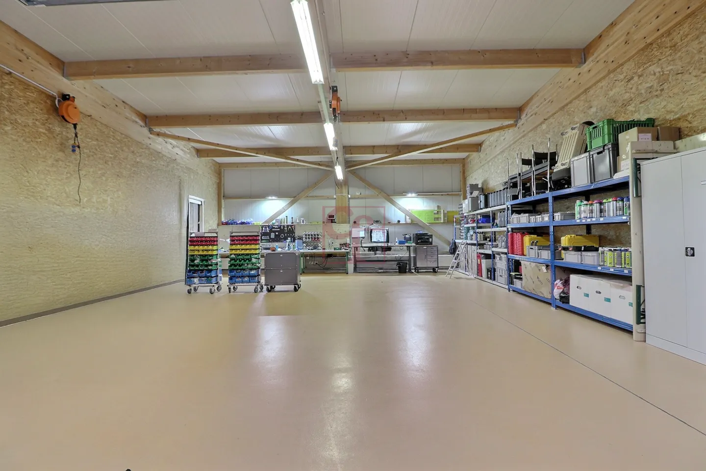 Mixed-use building for sale - Photo 5 of 7