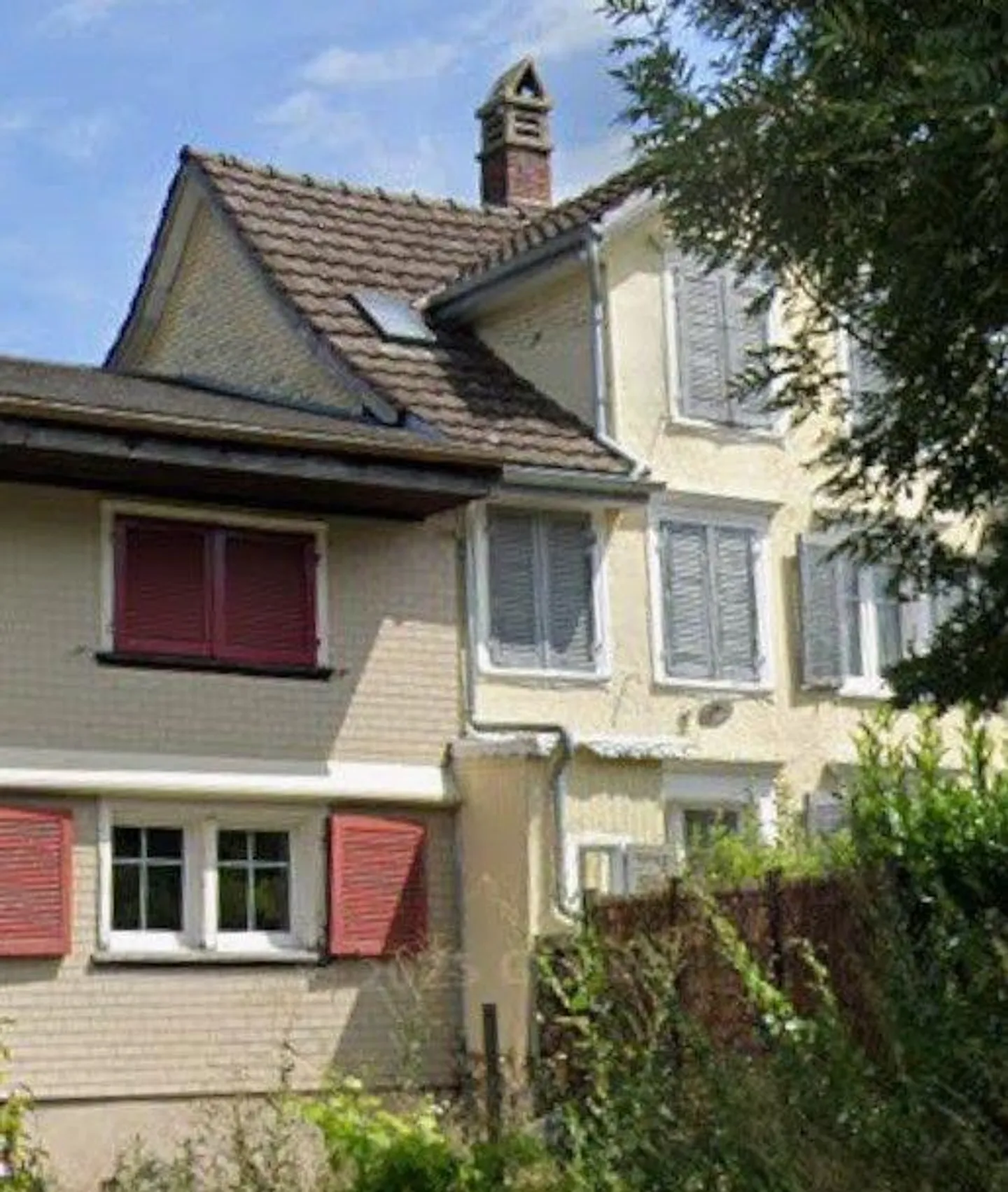 Two-family house - Photo 1 of 13