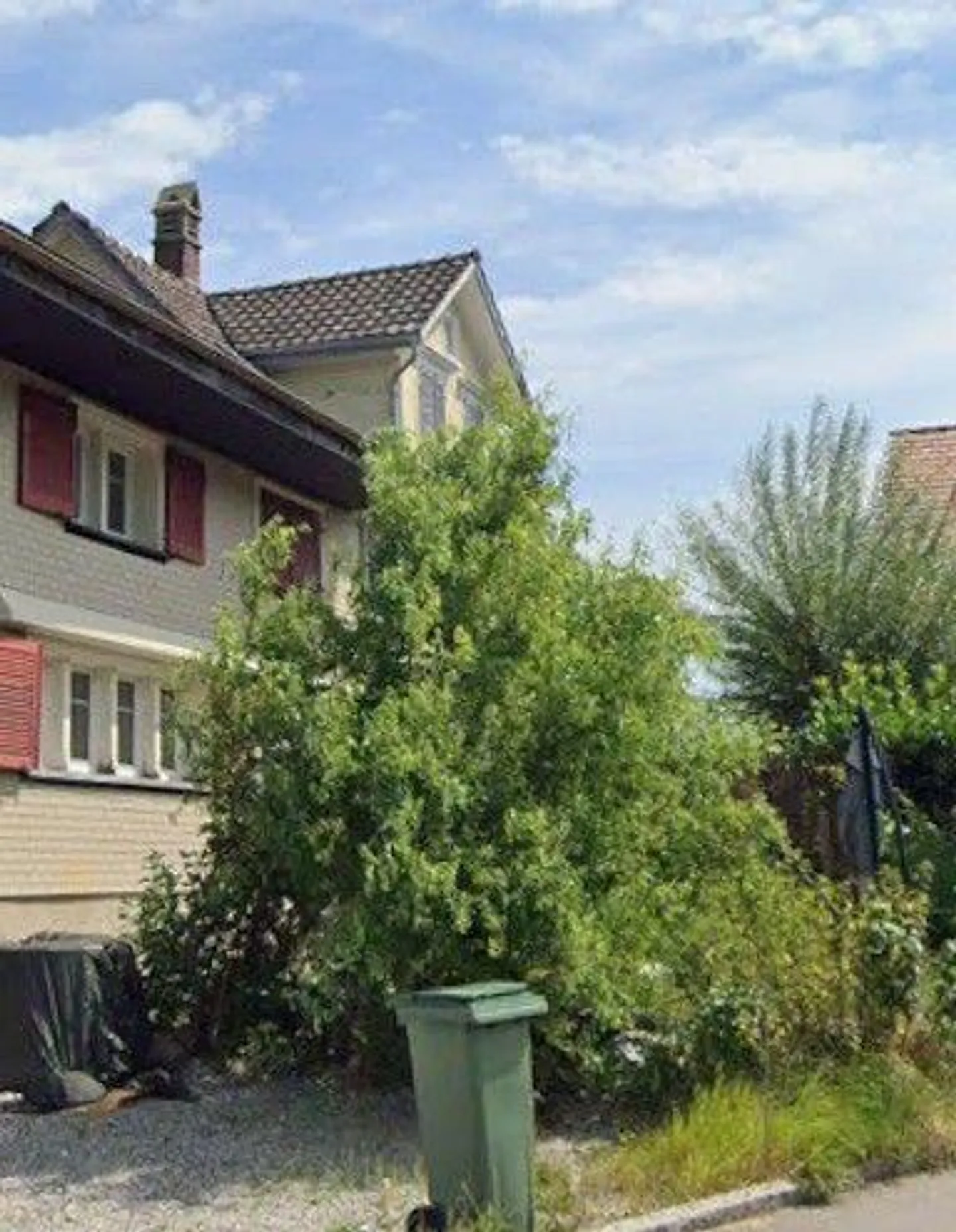 Two-family house - Photo 2 of 13