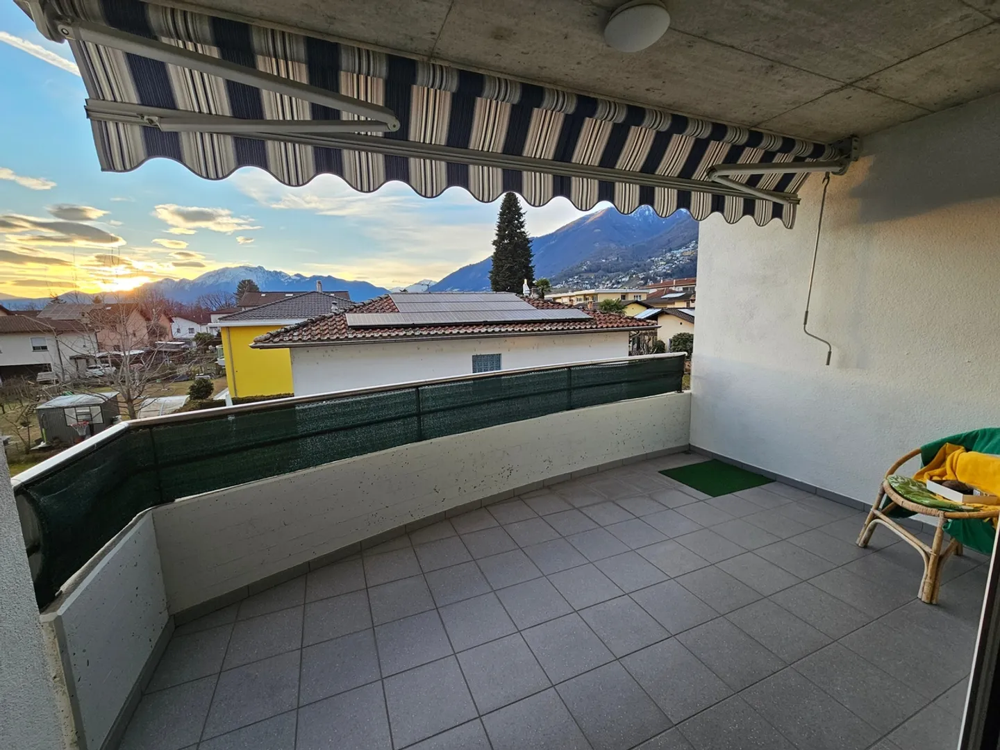 Charmante 4,5-Zimmer-Wohnung mit großer Terrasse in Gordola - Foto 10 von 12