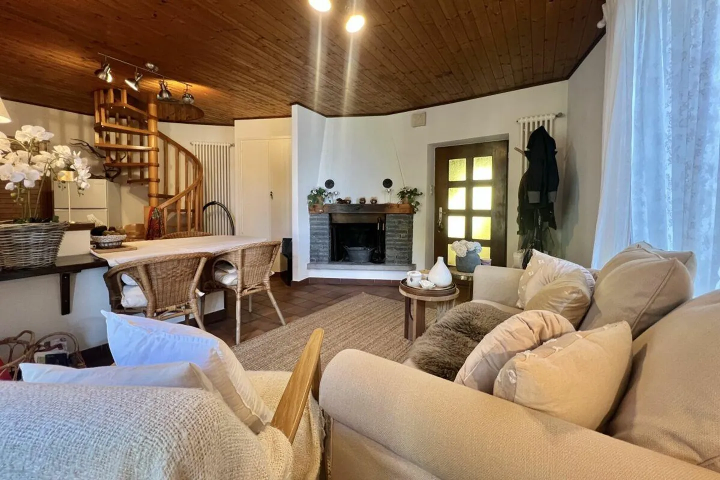 Affascinante casa di villaggio completamente arredata con giardino e vista lago - Foto 5 di 30
