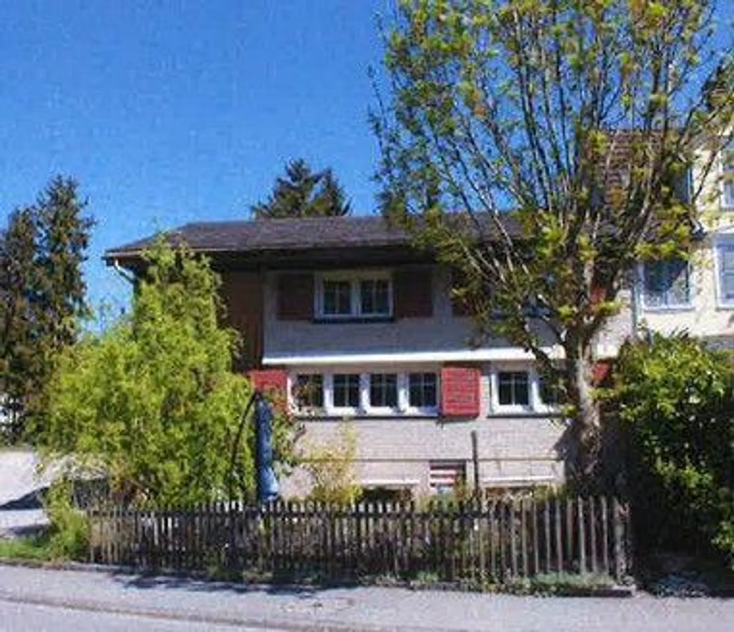 Two-family house - Photo 3 of 13