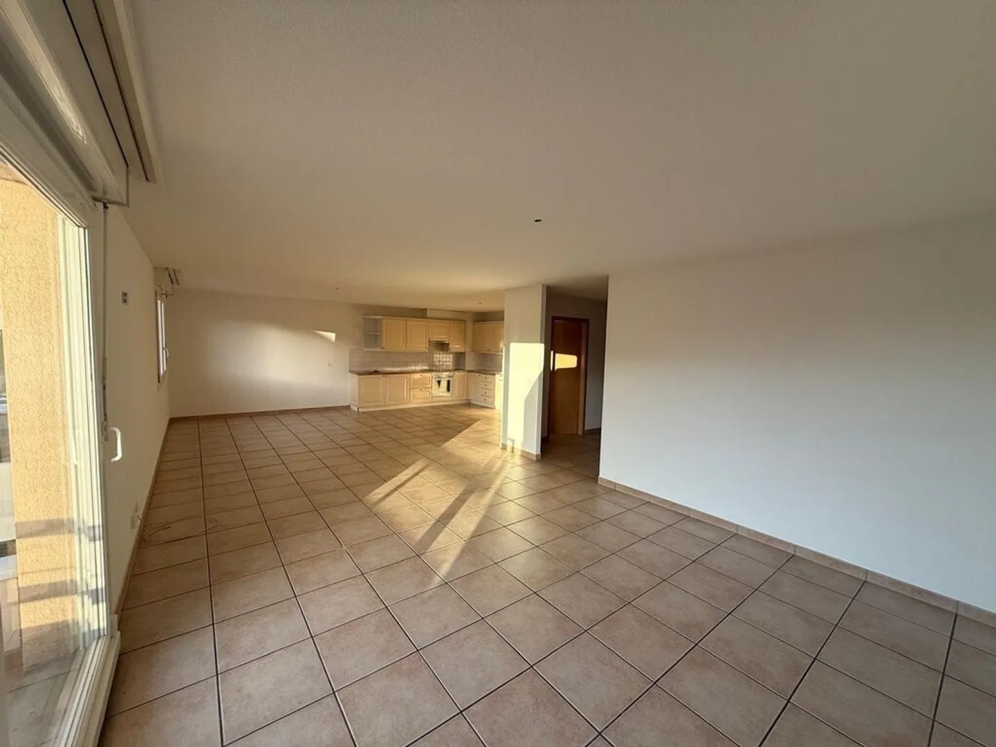 Ampio appartamento vicino a tutti i servizi - Foto 1 di 12