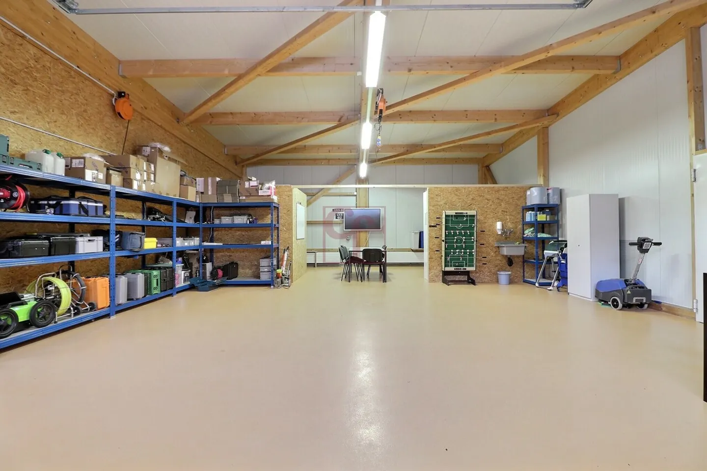 Mixed-use building for sale - Photo 6 of 7