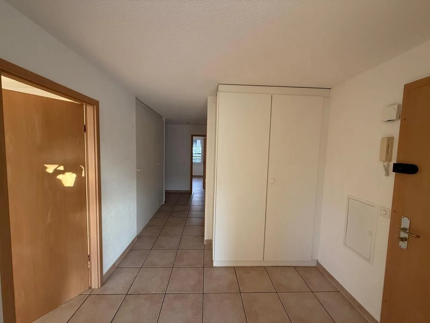 Ampio appartamento vicino a tutti i servizi - Foto 4 di 12