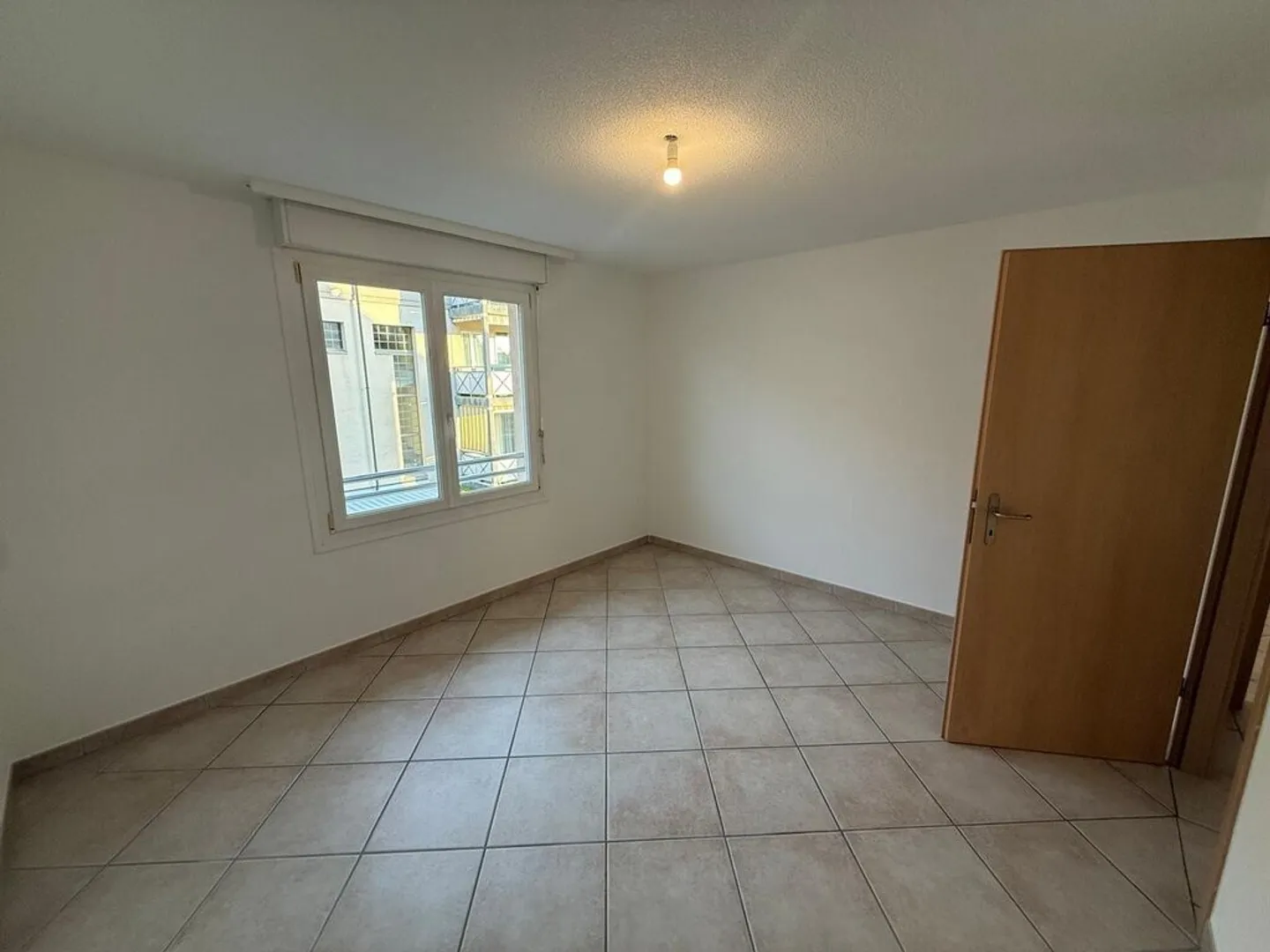 Ampio appartamento vicino a tutti i servizi - Foto 6 di 12