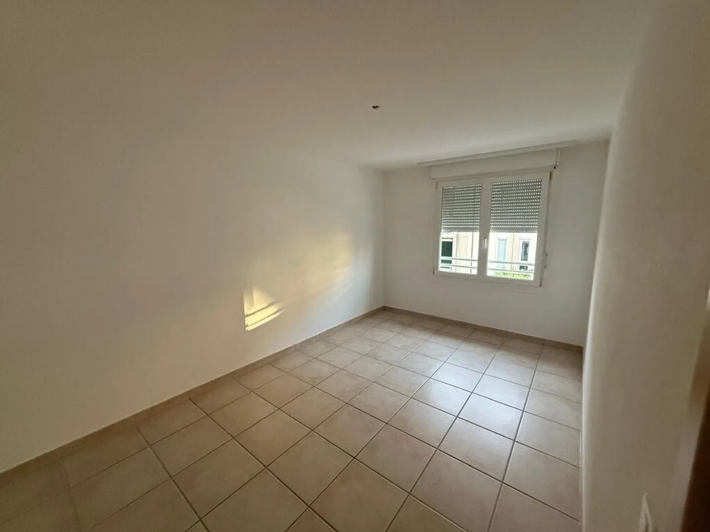 Ampio appartamento vicino a tutti i servizi - Foto 7 di 12