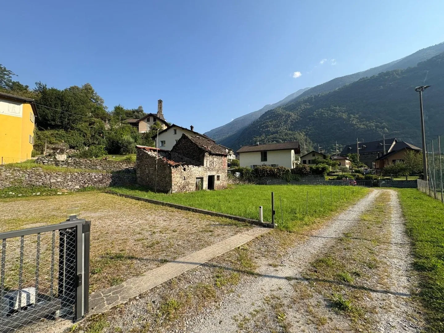 Magnificent flat plot awaits you - Photo 1 of 10