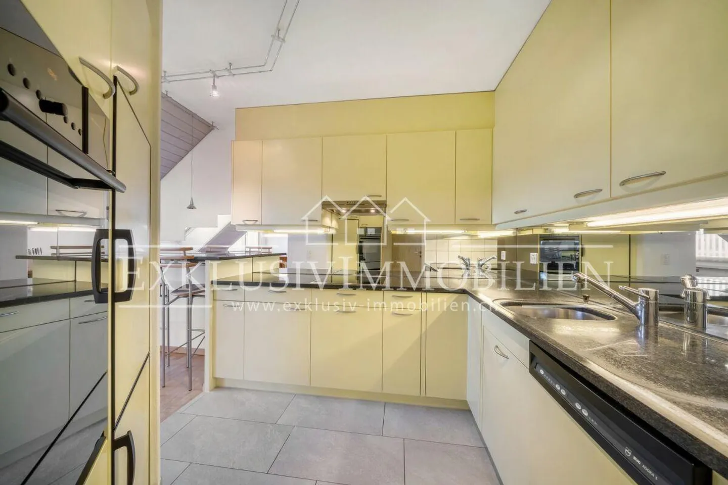 Viel Licht, viel Ruhe und behagliches Wohlfühlambiente - Foto 2 von 4