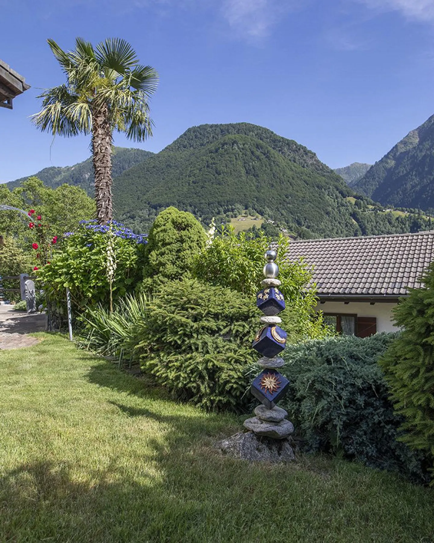 House with terrace idyll and Mediterranean garden flair - Photo 15 of 30