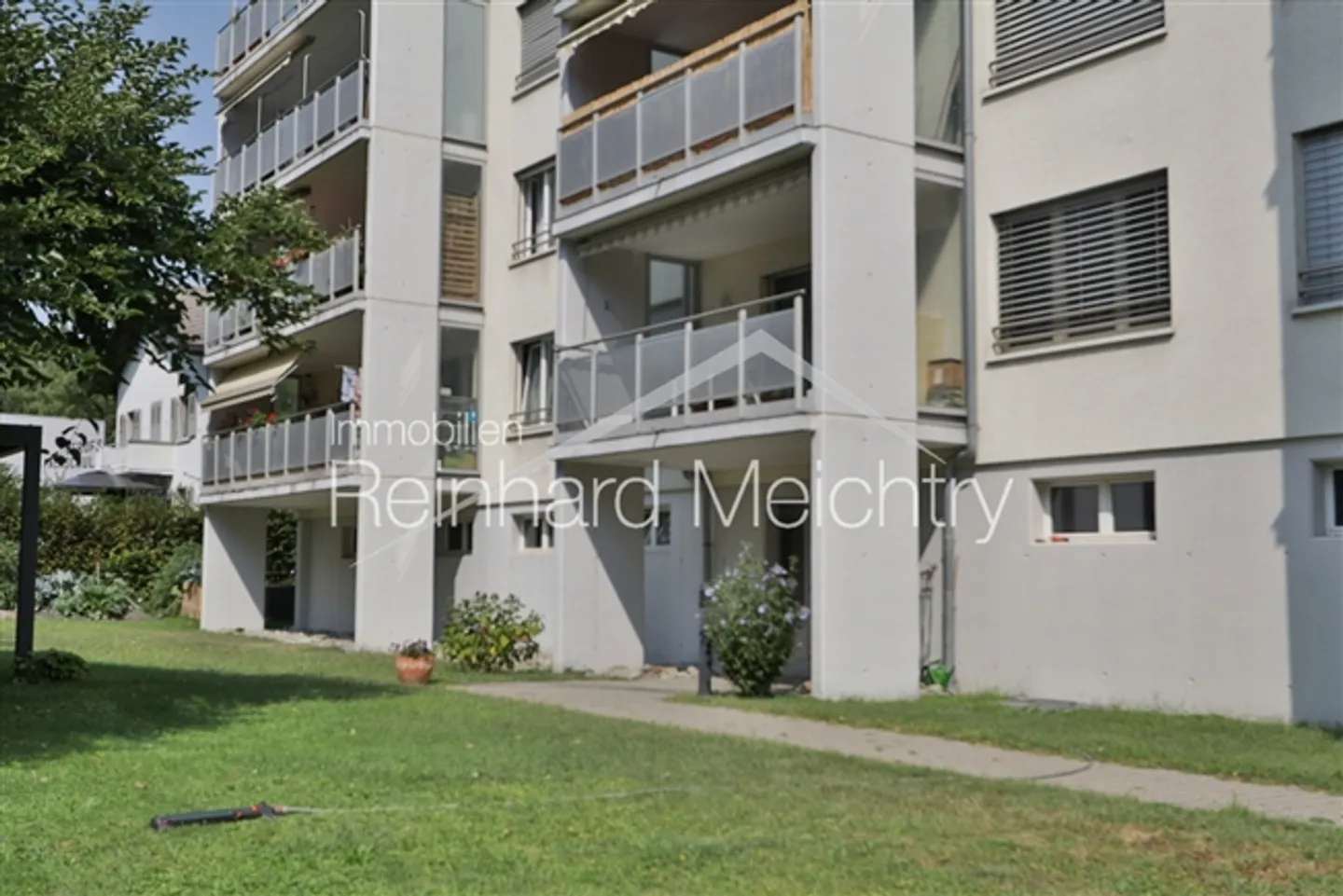 Appartement de location 3,5 pièces à 5 minutes de la gare NEAT et de LONZA - Photo 3 sur 20