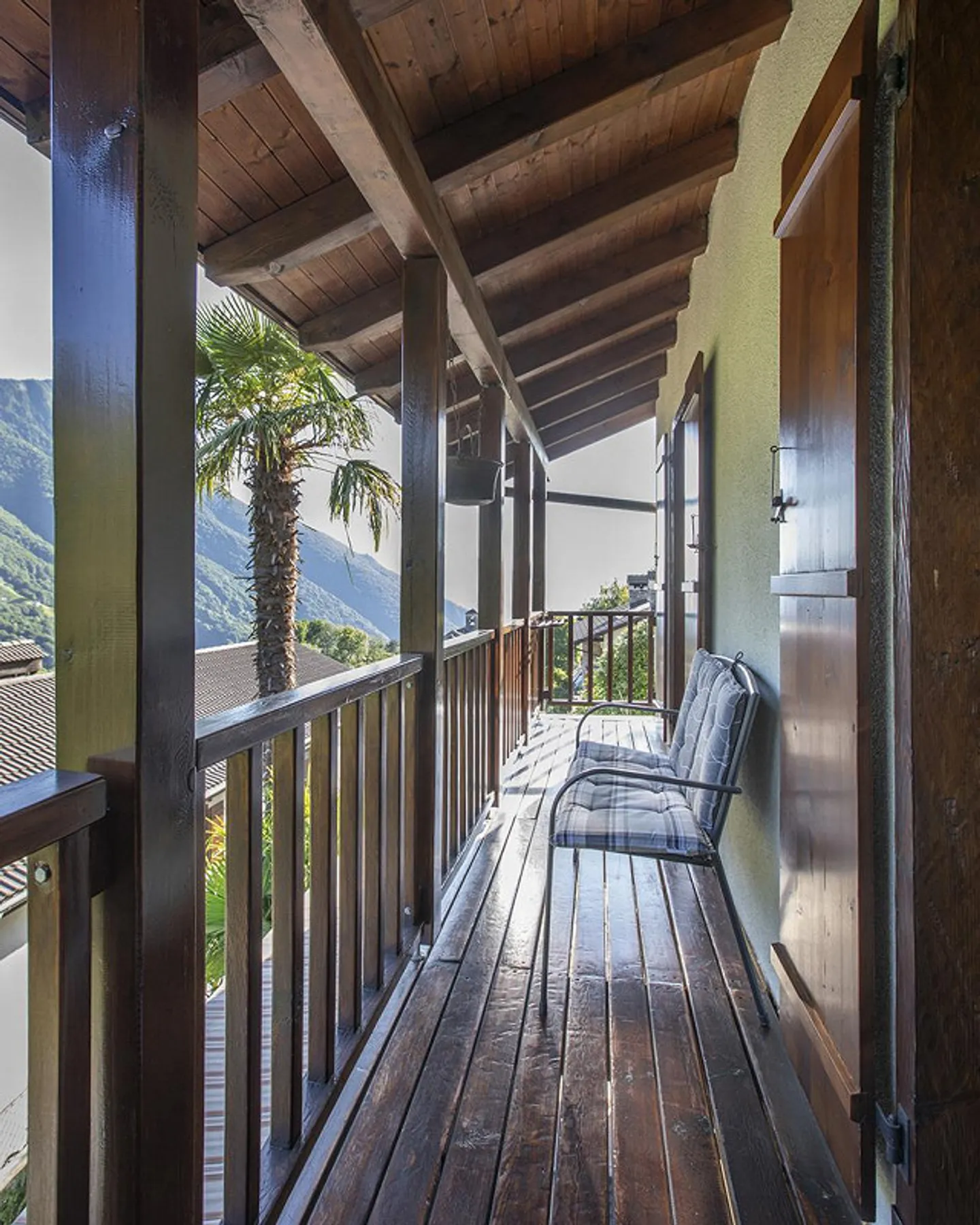 House with terrace idyll and Mediterranean garden flair - Photo 22 of 30