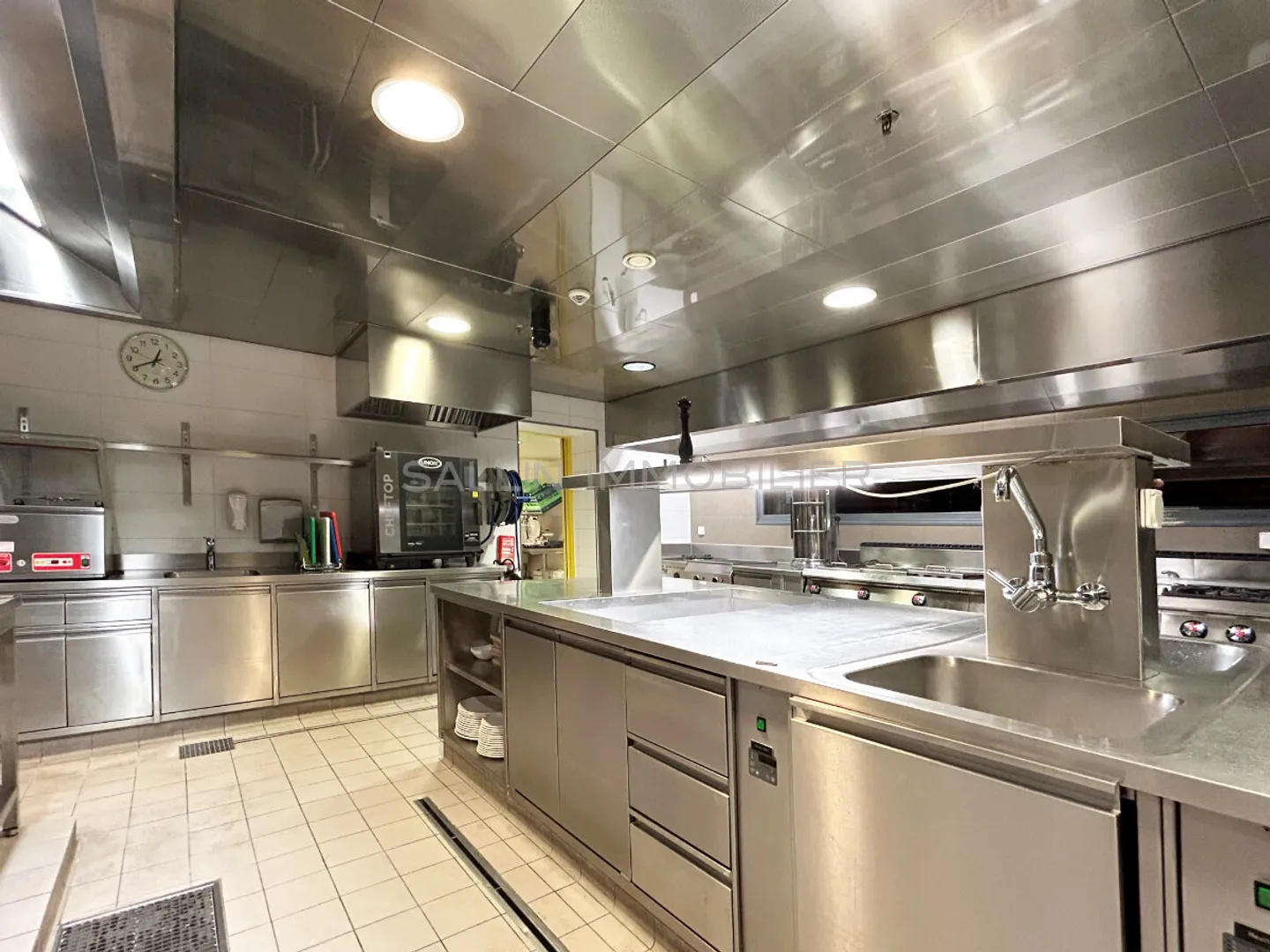 RESTAURANT/COMMERCIAL SPACE OF 418 M2 - Photo 16 of 21