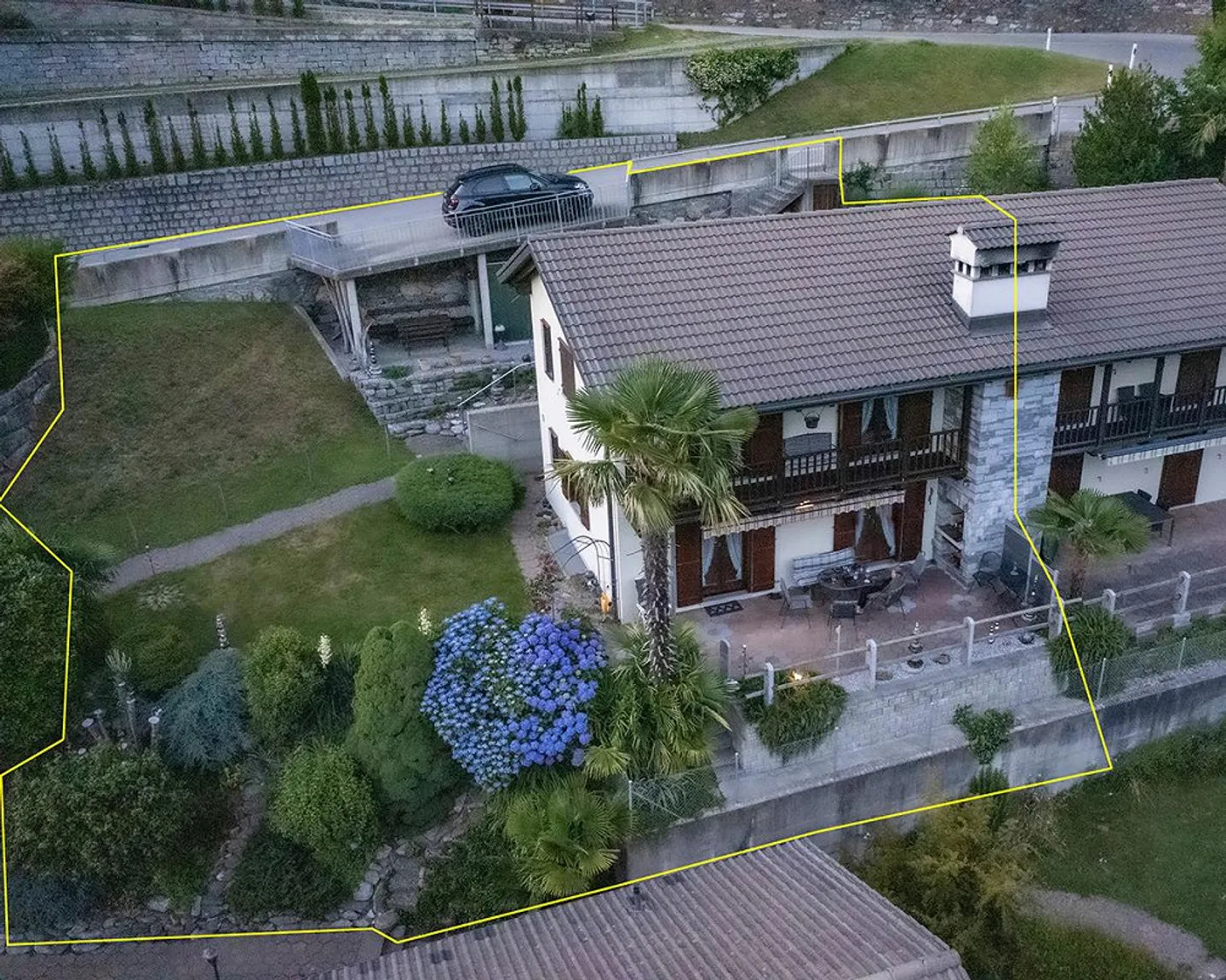 House with terrace idyll and Mediterranean garden flair - Photo 5 of 30