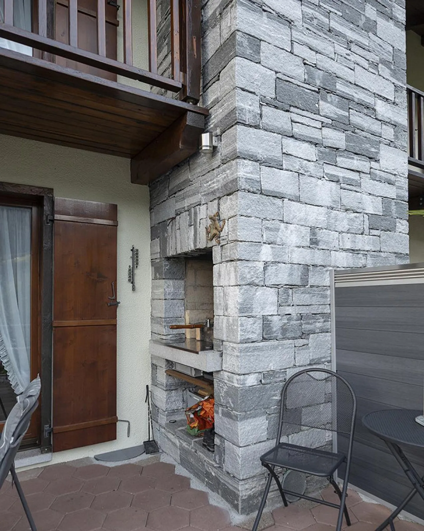 House with terrace idyll and Mediterranean garden flair - Photo 6 of 30