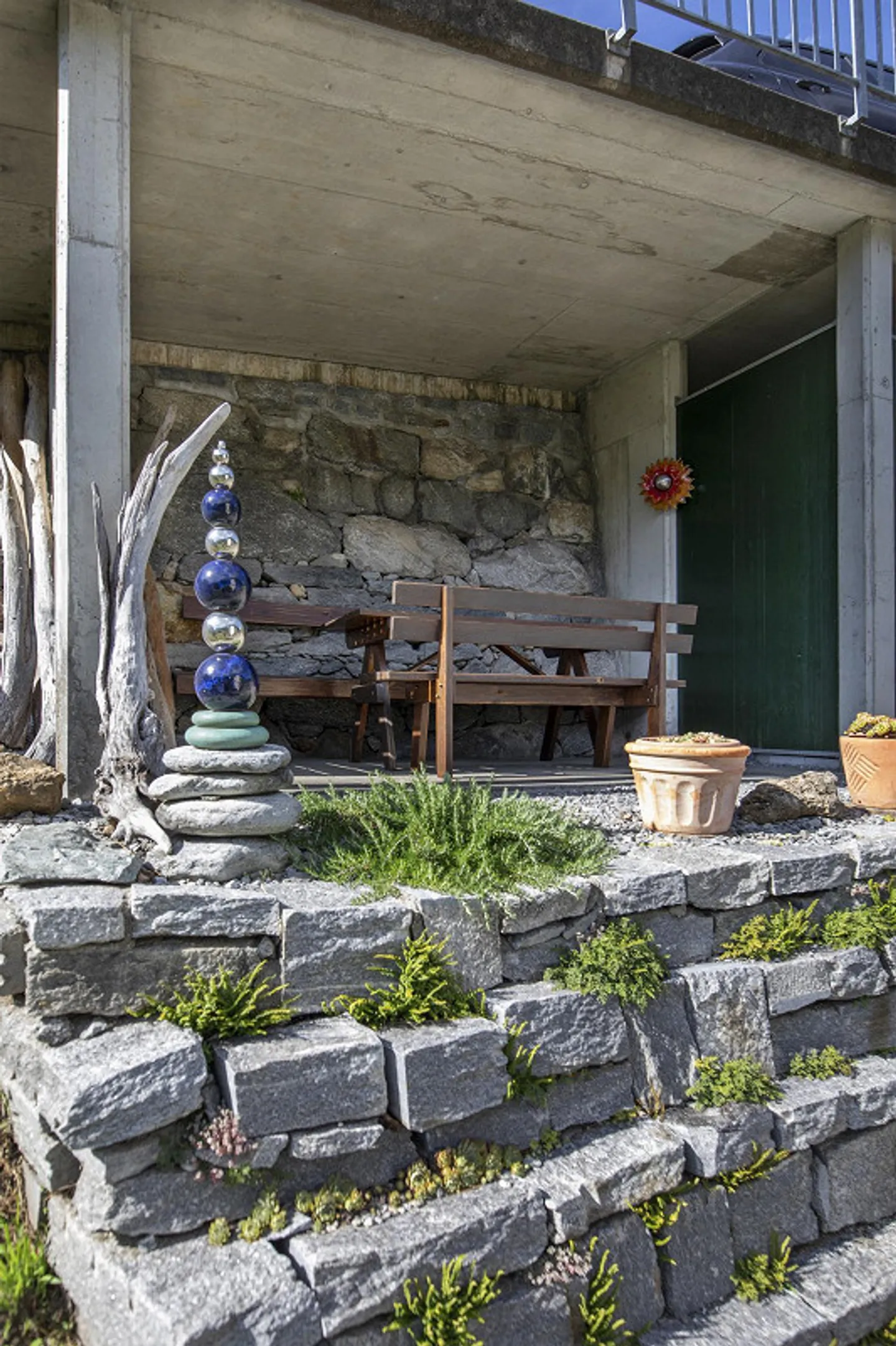 House with terrace idyll and Mediterranean garden flair - Photo 7 of 30