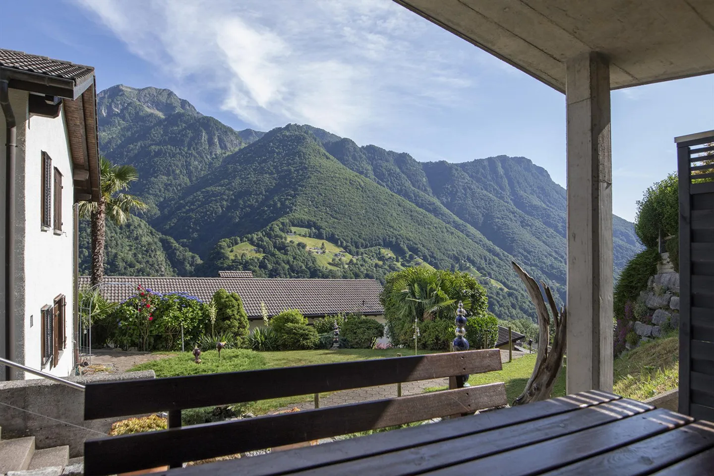 House with terrace idyll and Mediterranean garden flair - Photo 9 of 30