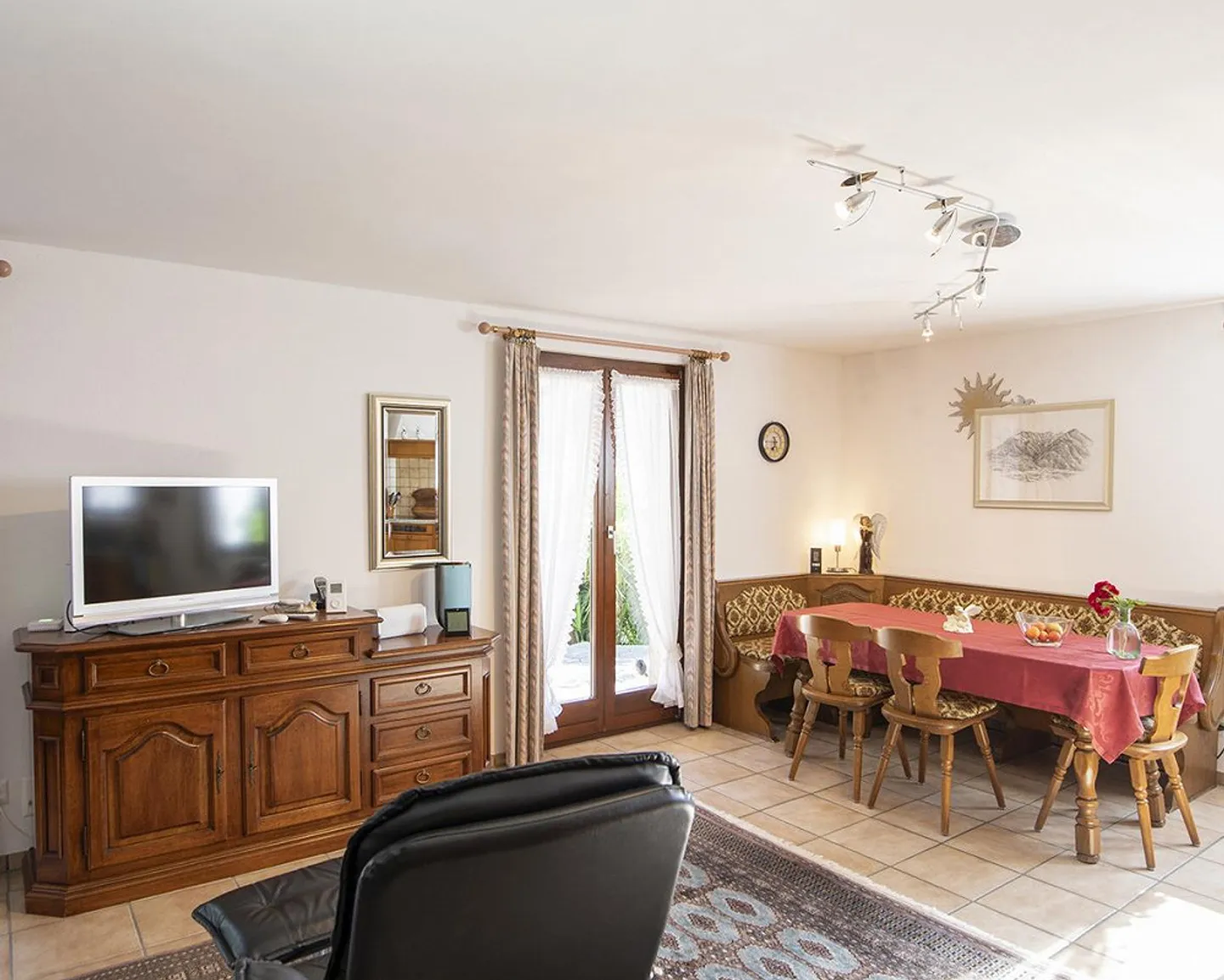 House with terrace idyll and Mediterranean garden flair - Photo 11 of 30