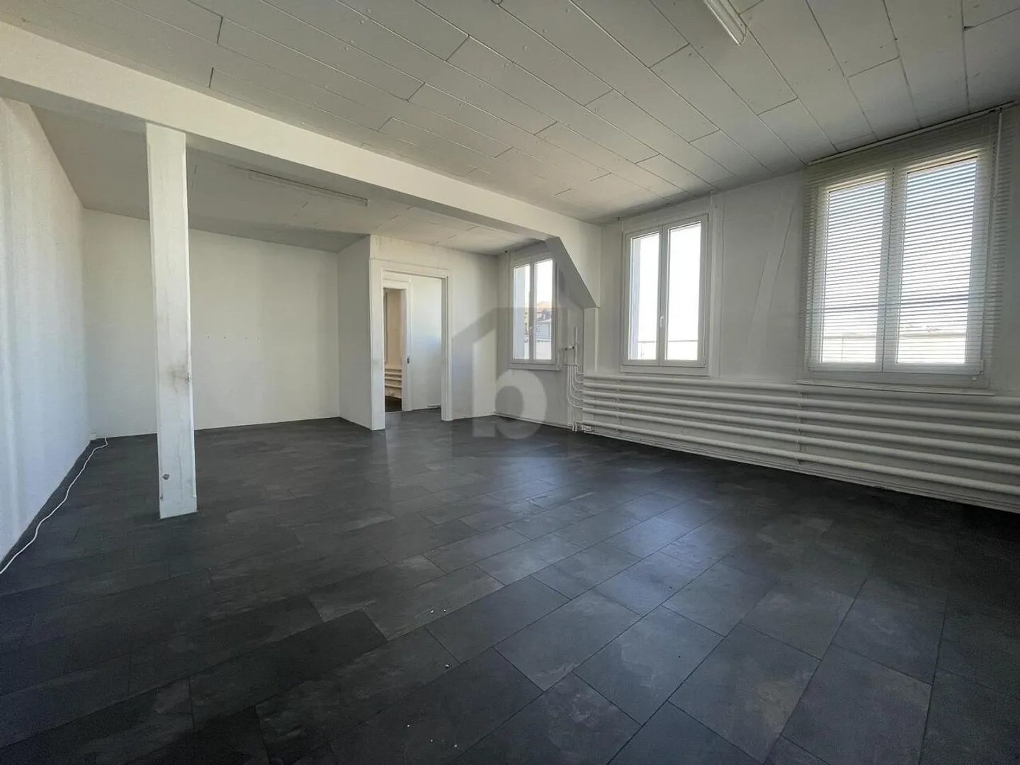 BEAUCOUP D'ESPACE ET UTILISATION FLEXIBLE - Photo 1 sur 4