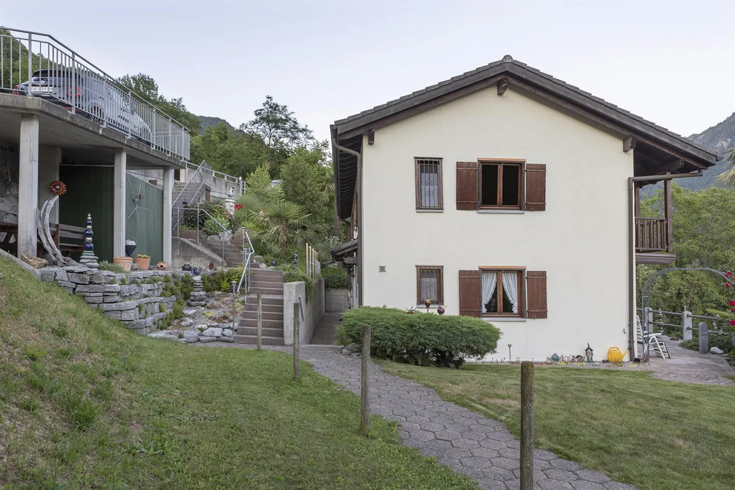 House with terrace idyll and Mediterranean garden flair - Photo 29 of 30