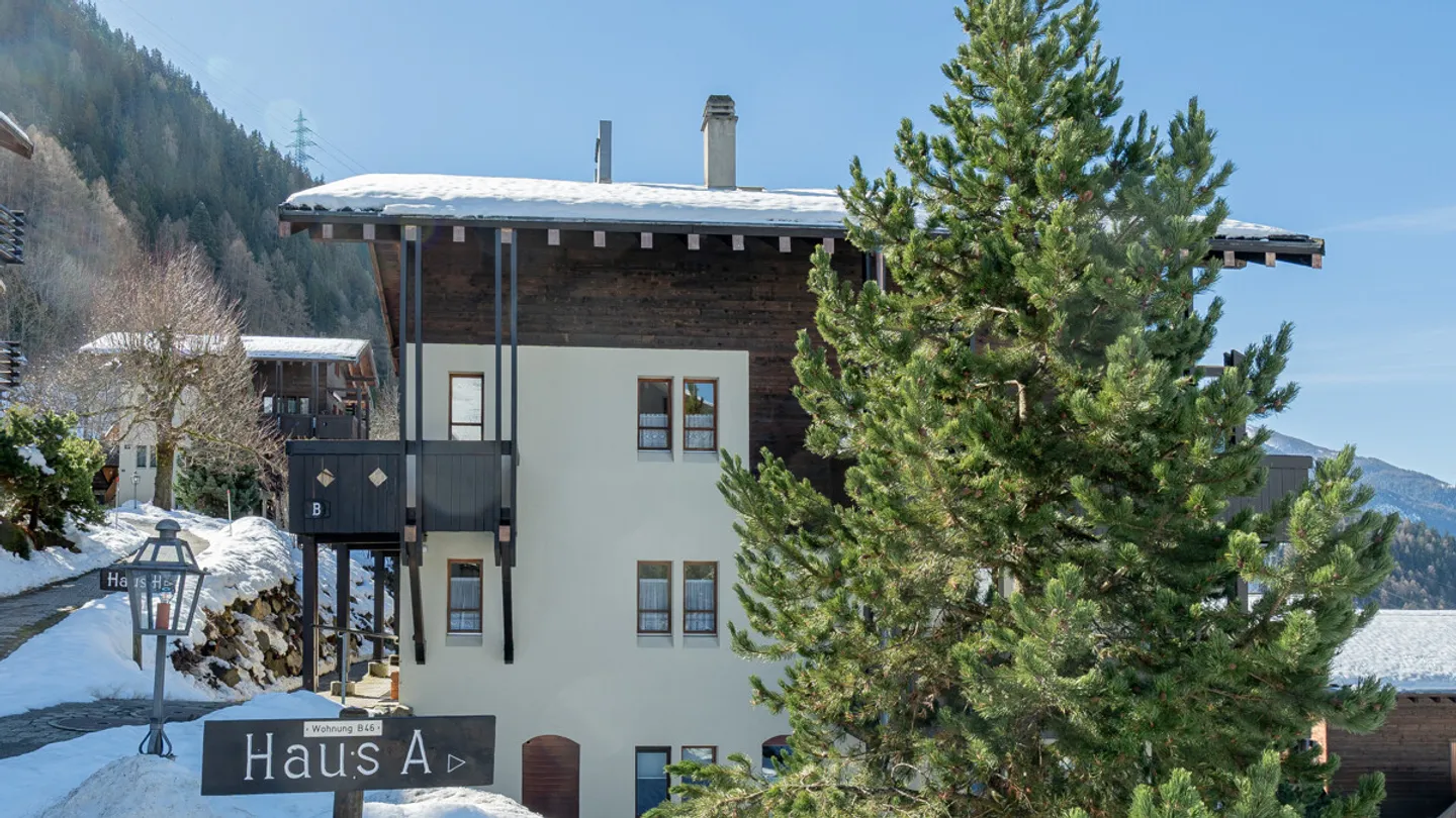 Cozy 3.5-room apartment with a magnificent view of the Walliser mountains - Photo 7 of 9