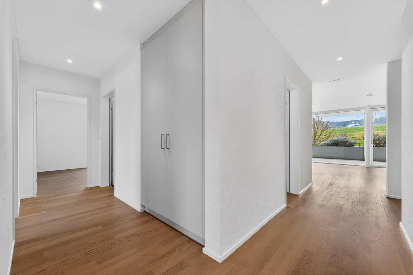 Ampio appartamento di 4,5 stanze con grande terrazza - Foto 5 di 24