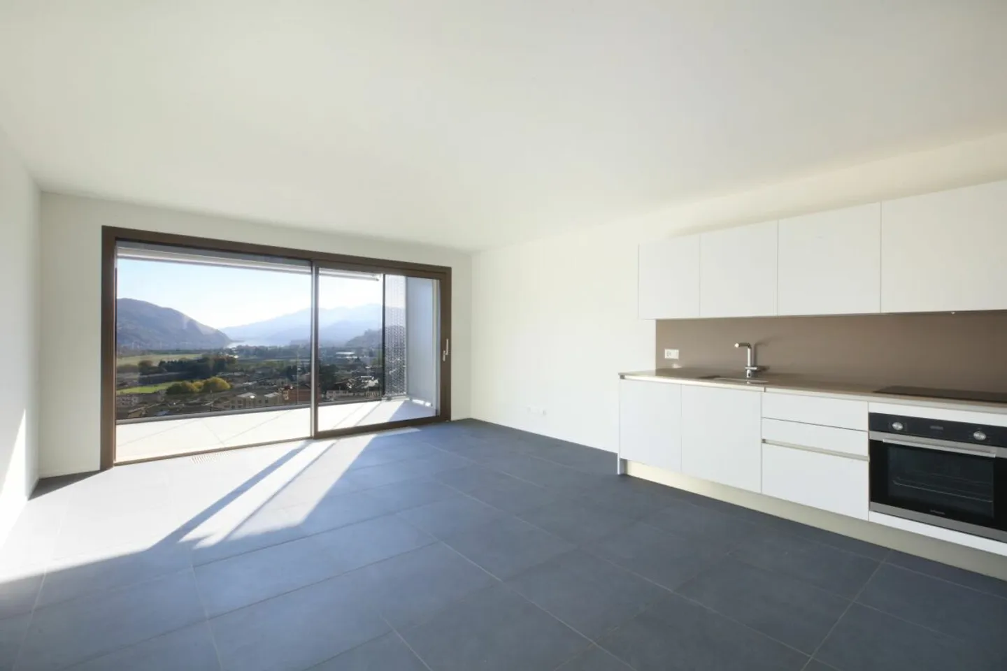 BIOGGIO - Modern and Bright Apartment - Photo 2 of 13