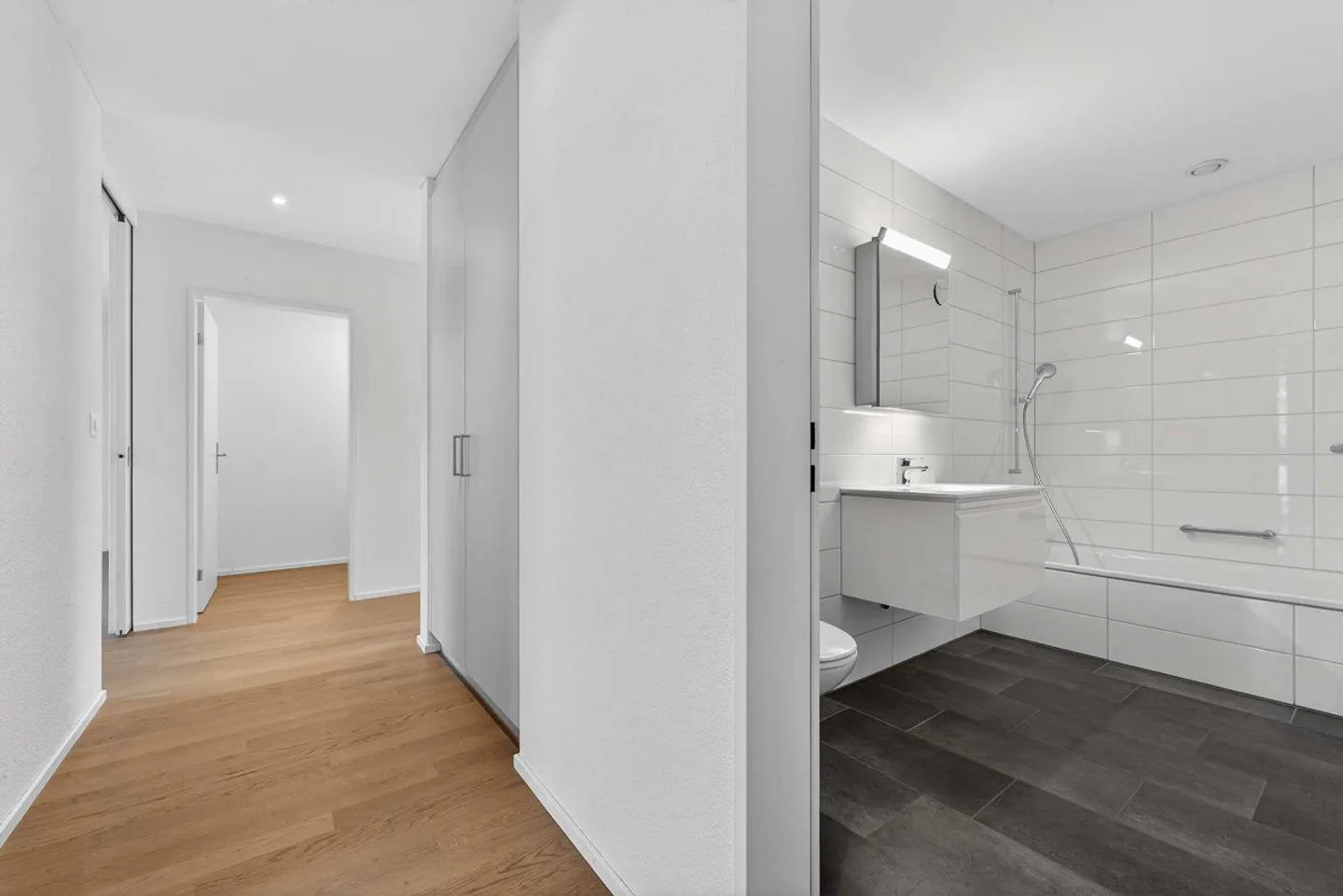 Ampio appartamento di 4,5 stanze con grande terrazza - Foto 7 di 24