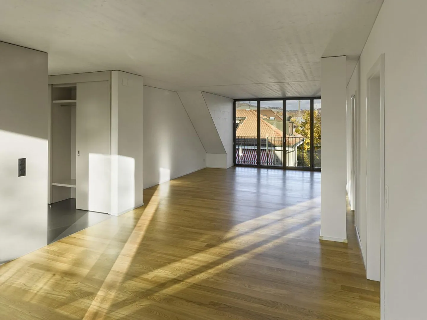 Moderne 4.5-Zimmer-Wohnung zu vermieten! - Foto 2 von 9