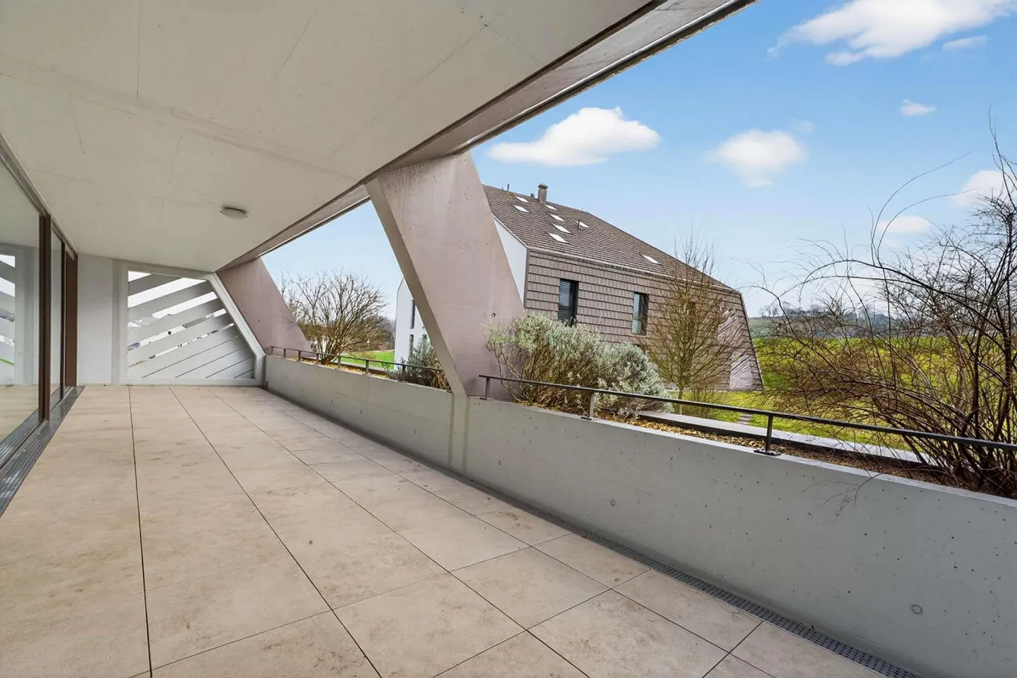 Ampio appartamento di 4,5 stanze con grande terrazza - Foto 9 di 24