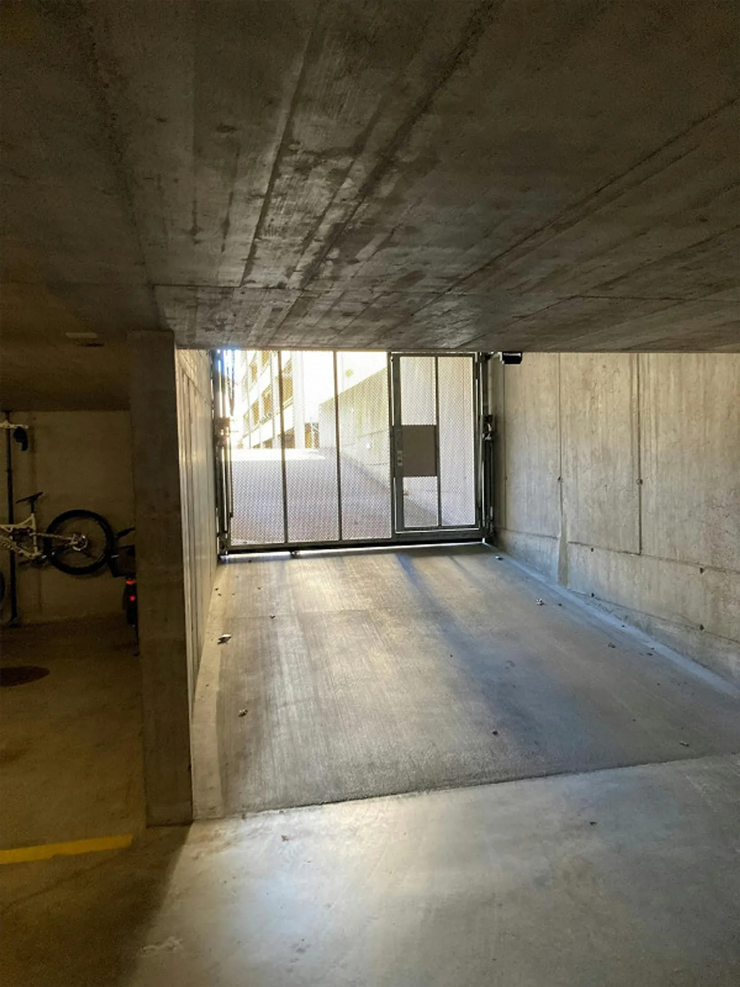 Autoeinstellplatz nähe Hauptbahnhof zu vermieten - Foto 3 von 5