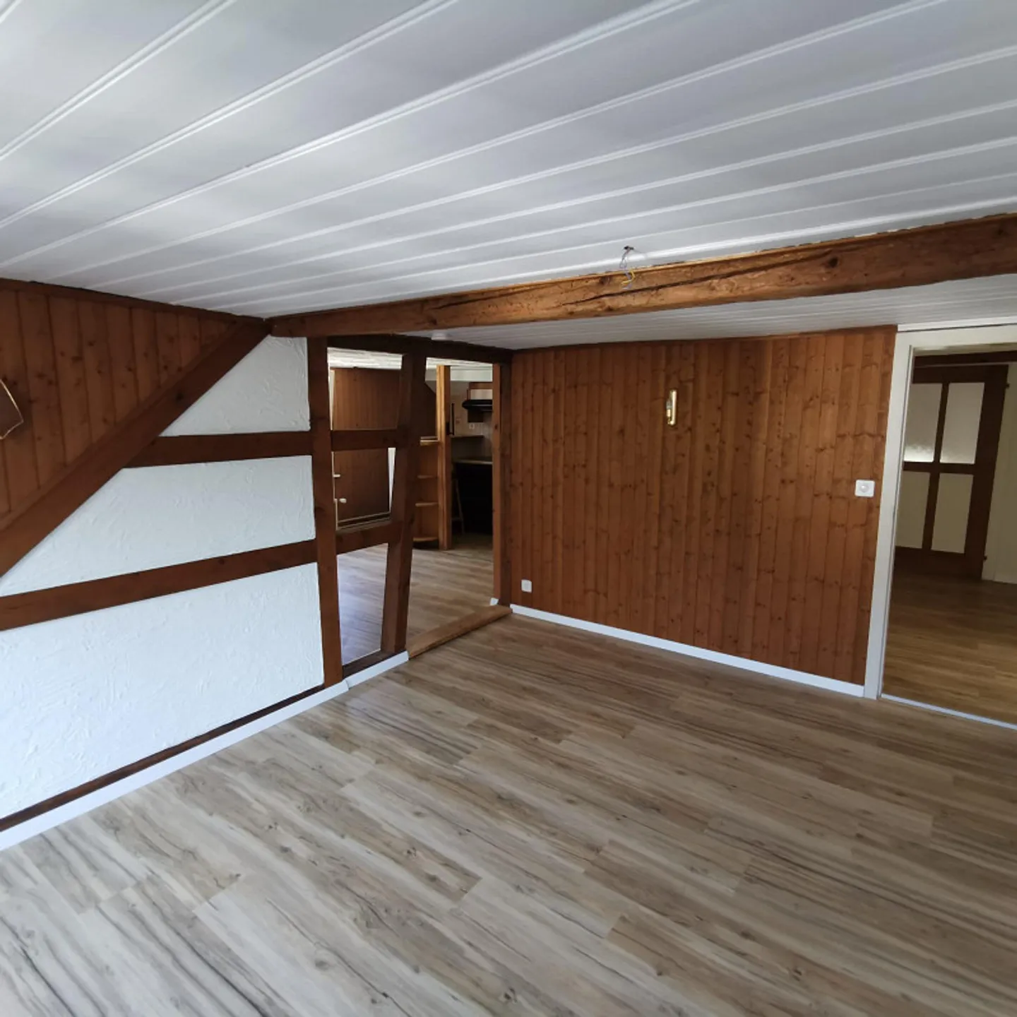 Charmante 2.5 Zimmer-Dachwohnung - Foto 3 von 16