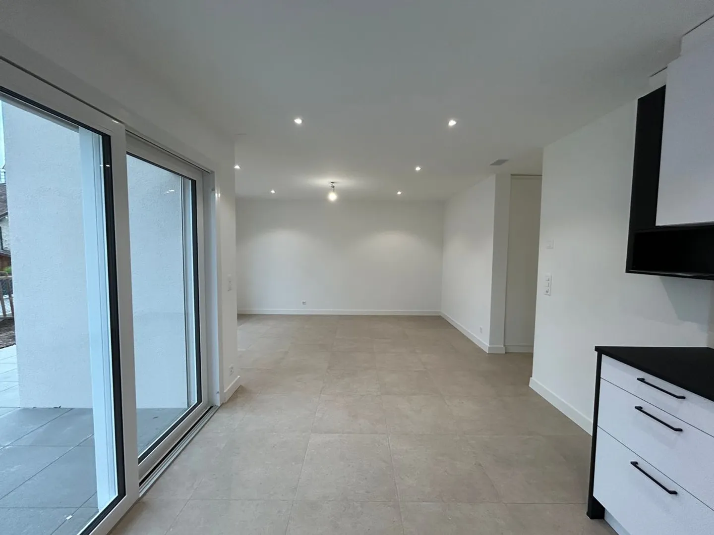 Appartement MINERGIE 2,5 pièces au rez-de-chaussée avec terrasse et jardin - Photo 3 sur 13