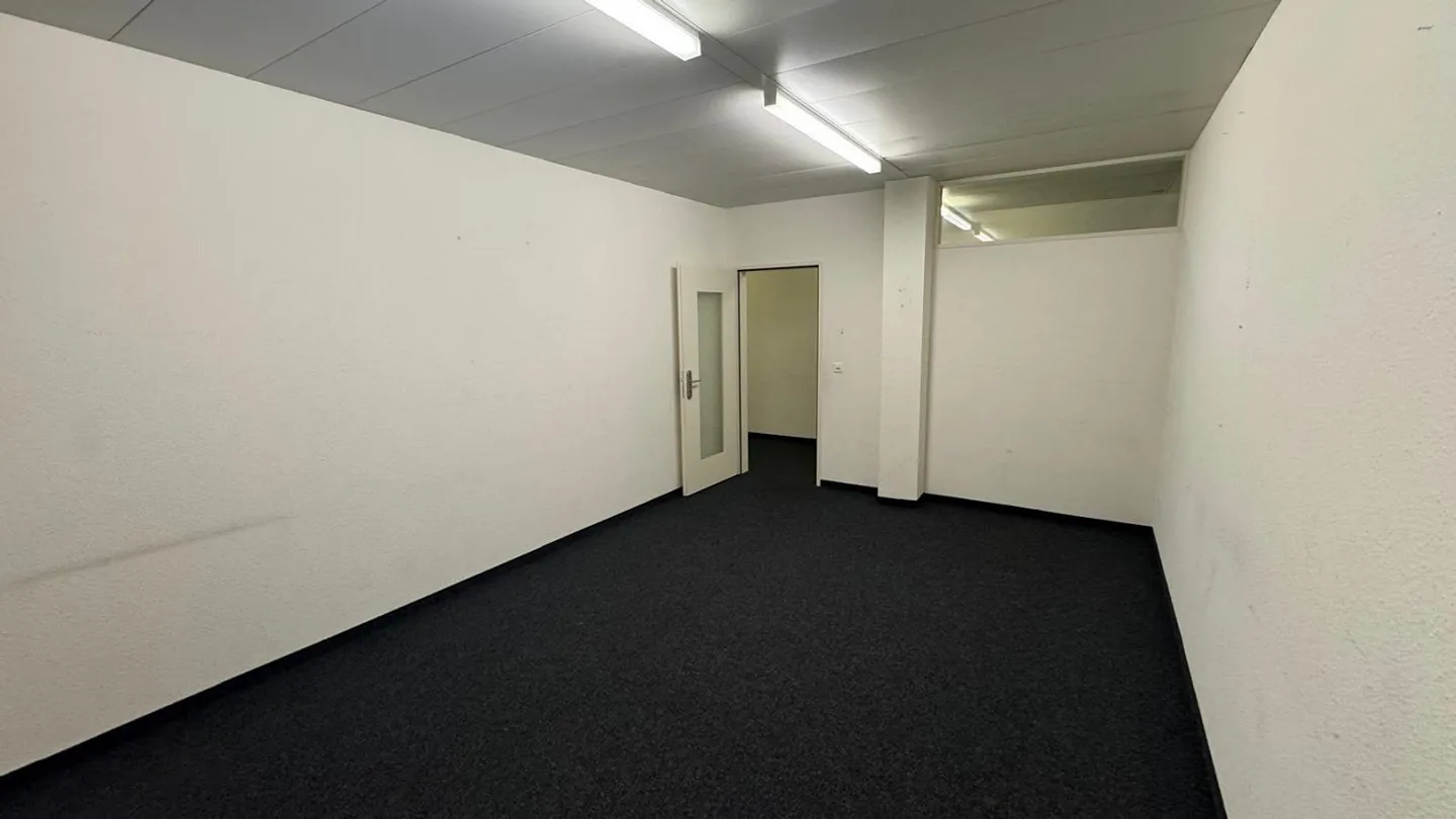 Small commercial space for rent in the heart of Schlieren - Photo 4 of 7