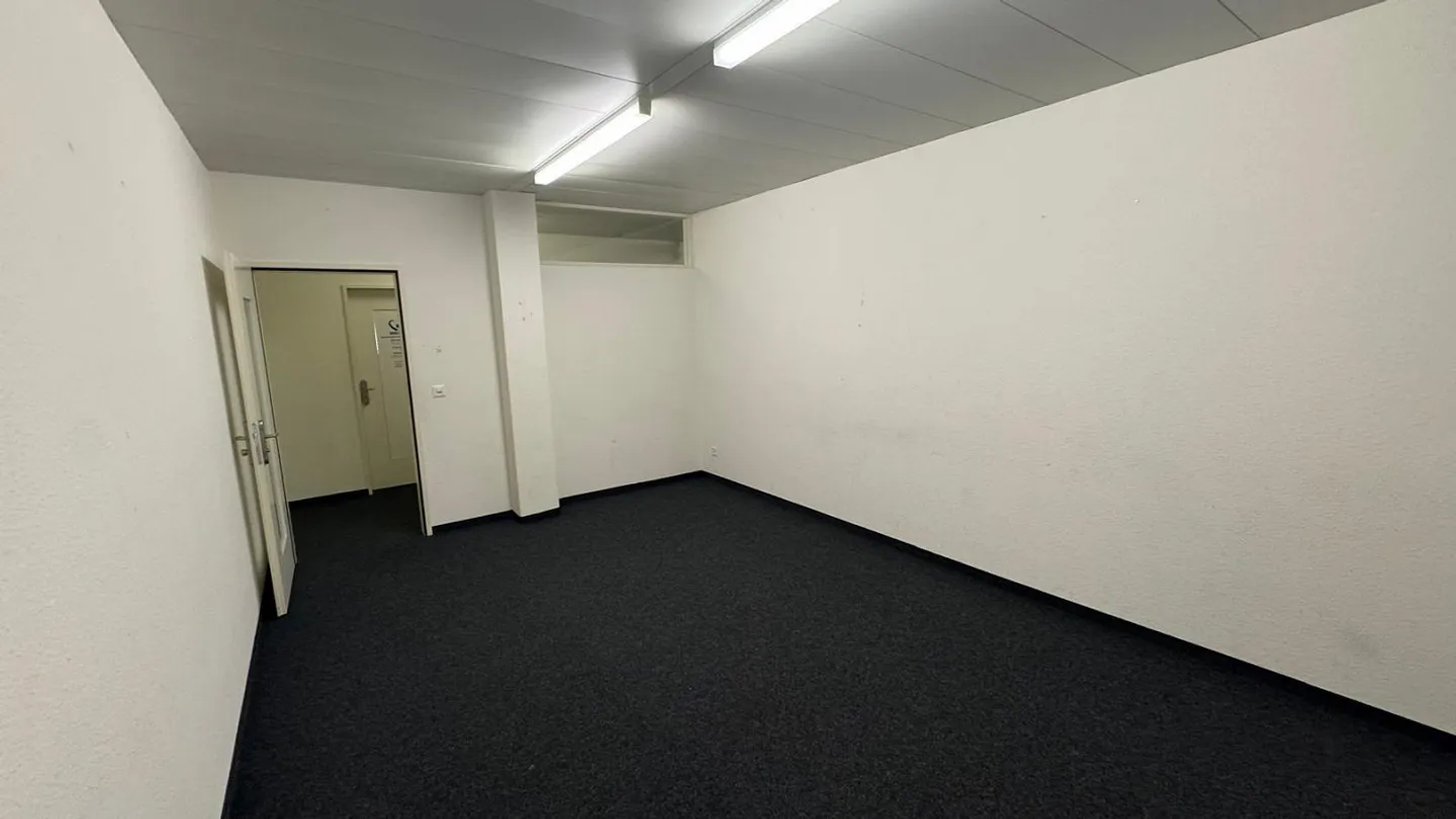 Small commercial space for rent in the heart of Schlieren - Photo 5 of 7
