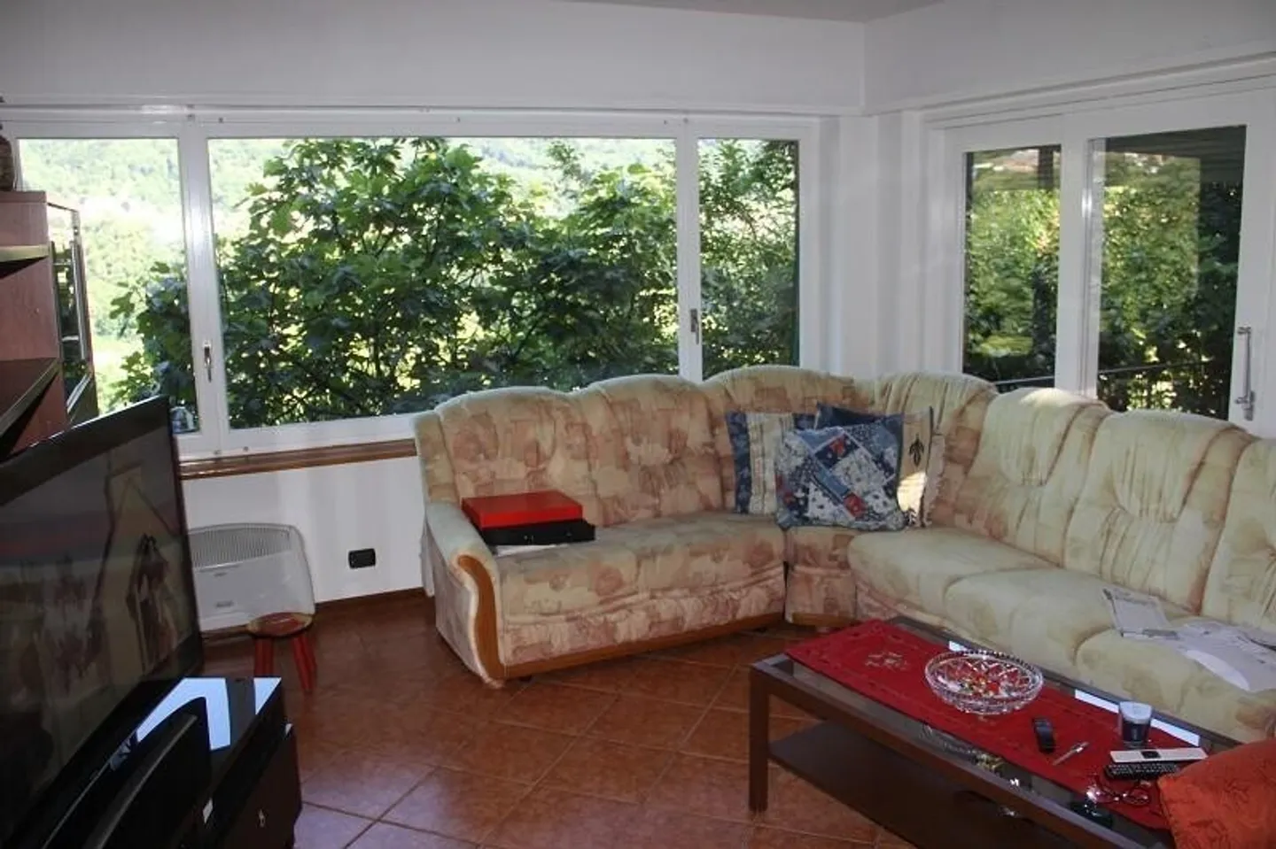 3 1/2-Zimmer-Wohnung in einem Zweifamilienhaus mit Terrasse - Foto 5 von 8