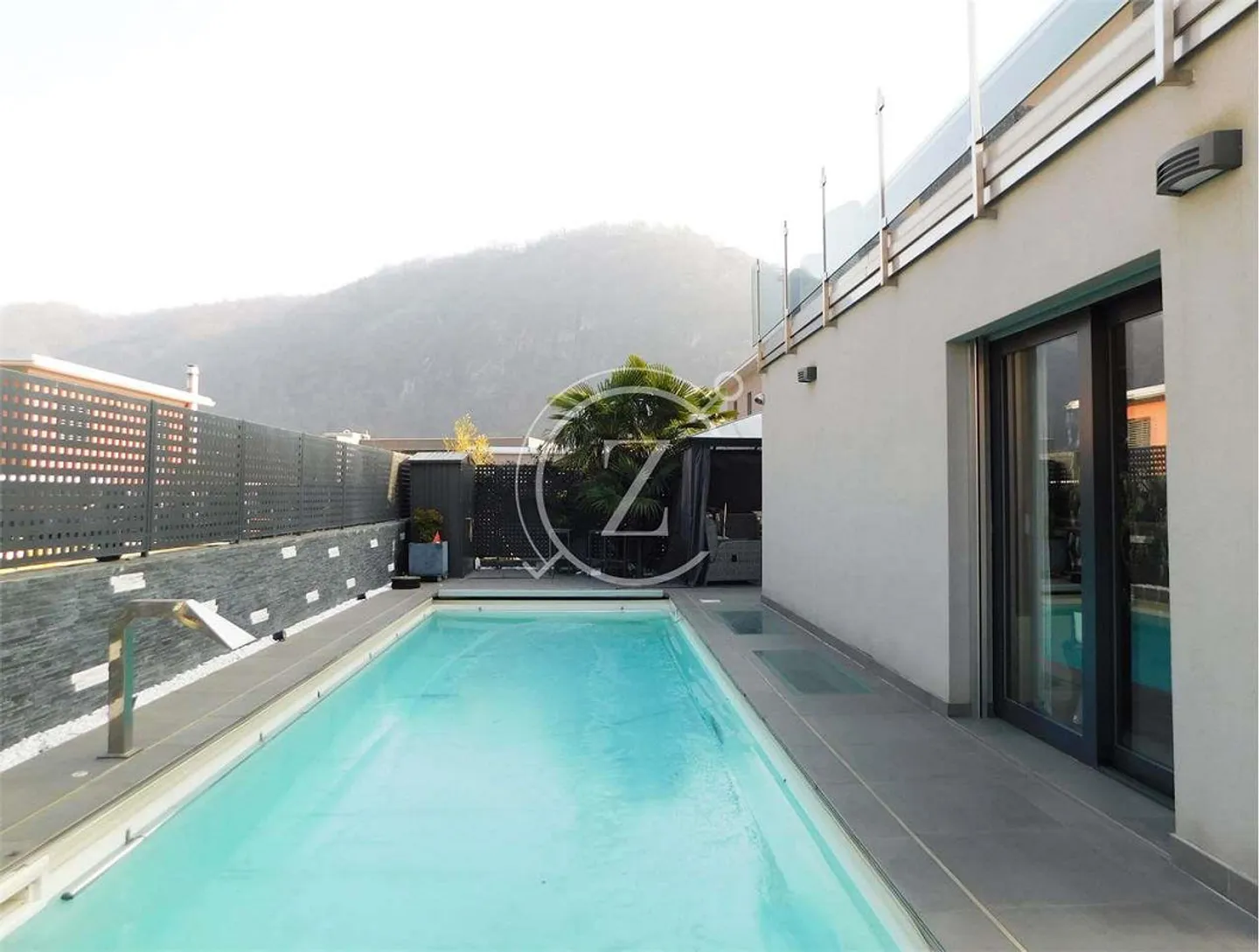 Moderne Haus mit Schwimmbad in Bedano - Foto 1 von 13