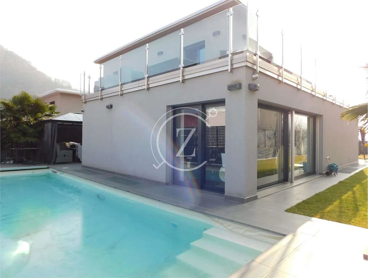 Moderne Haus mit Schwimmbad in Bedano - Foto 4 von 13