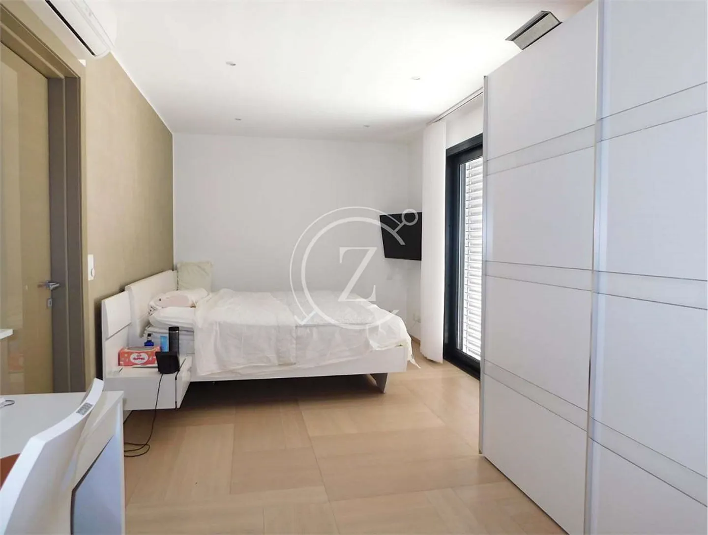 Moderne Haus mit Schwimmbad in Bedano - Foto 10 von 13
