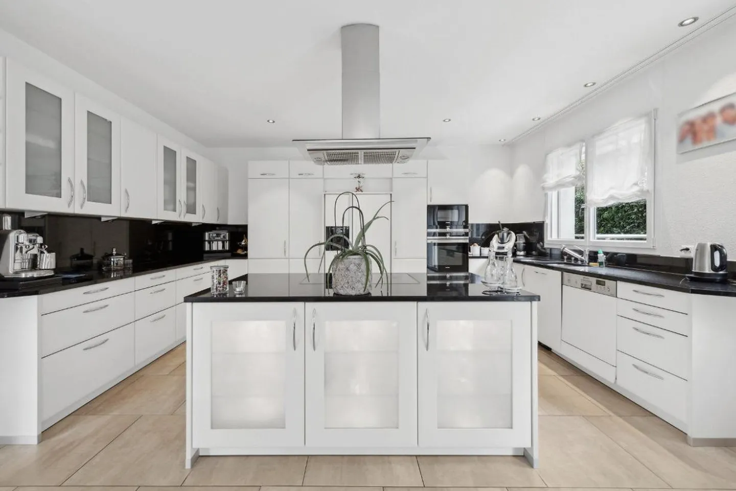 Semi-Detached House, 6.5 Rooms and 5.5 Rooms Under One Roof - Photo 4 of 9