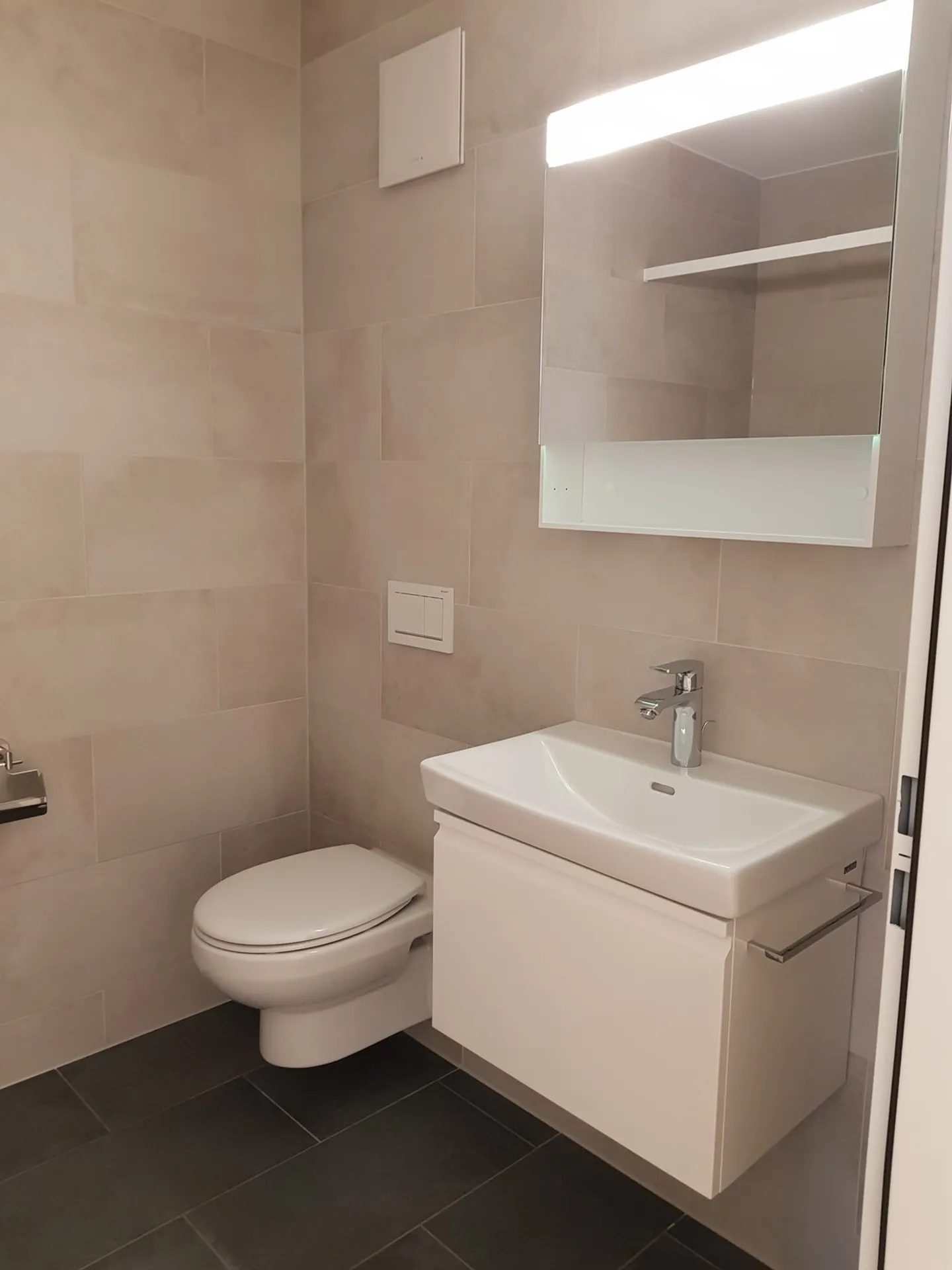 Moderne Attikawohnung mit Balkon - Foto 3 von 7