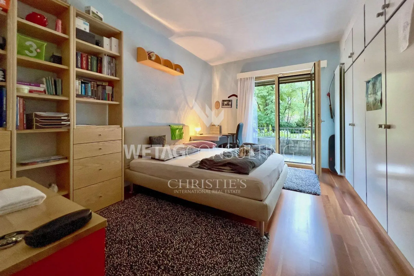 Villa prestigiosa circondata da verde lussureggiante con un ampio giardino... - Foto 7 di 13